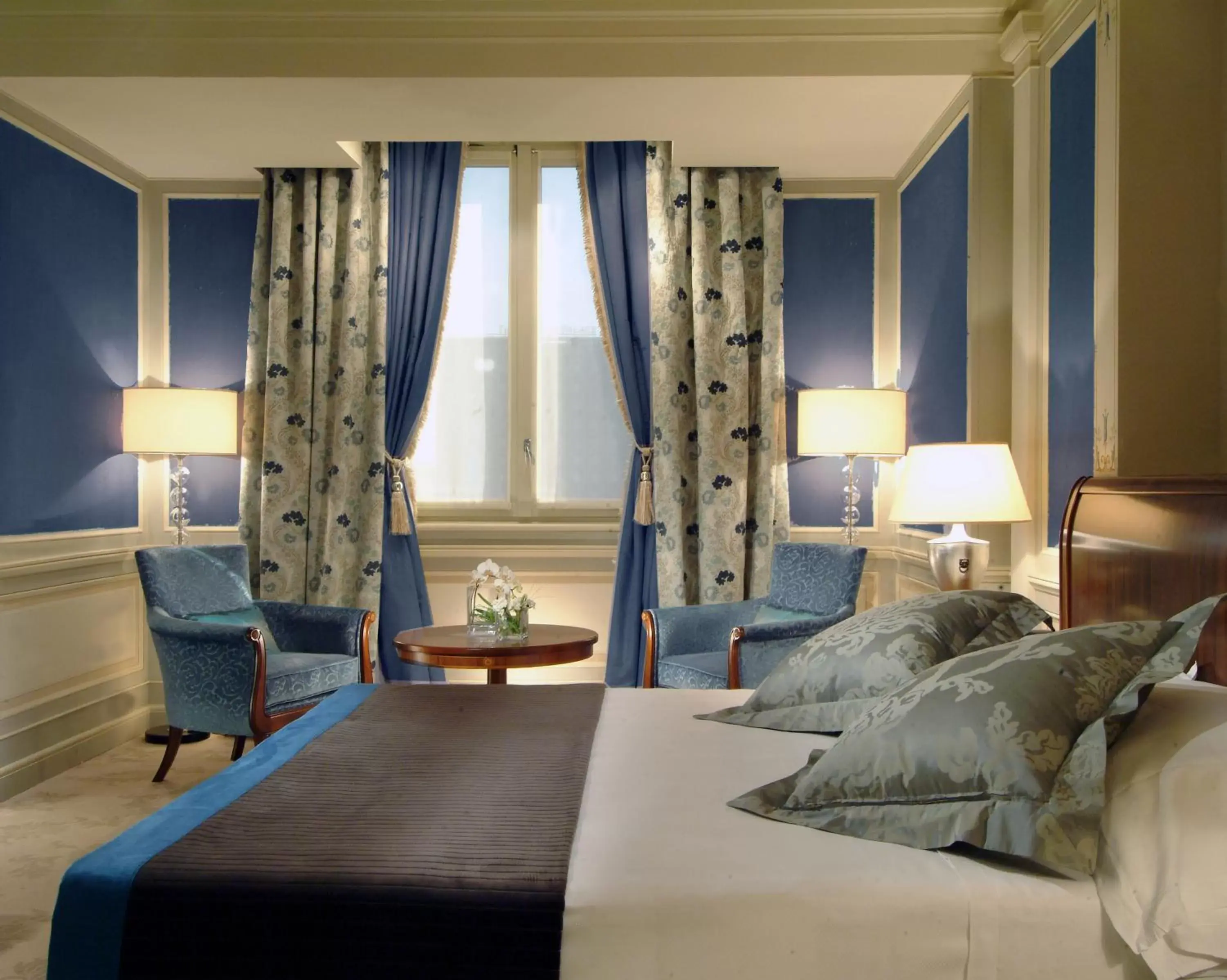Bed, Seating Area in Hotel Principe Di Savoia - Dorchester Collection