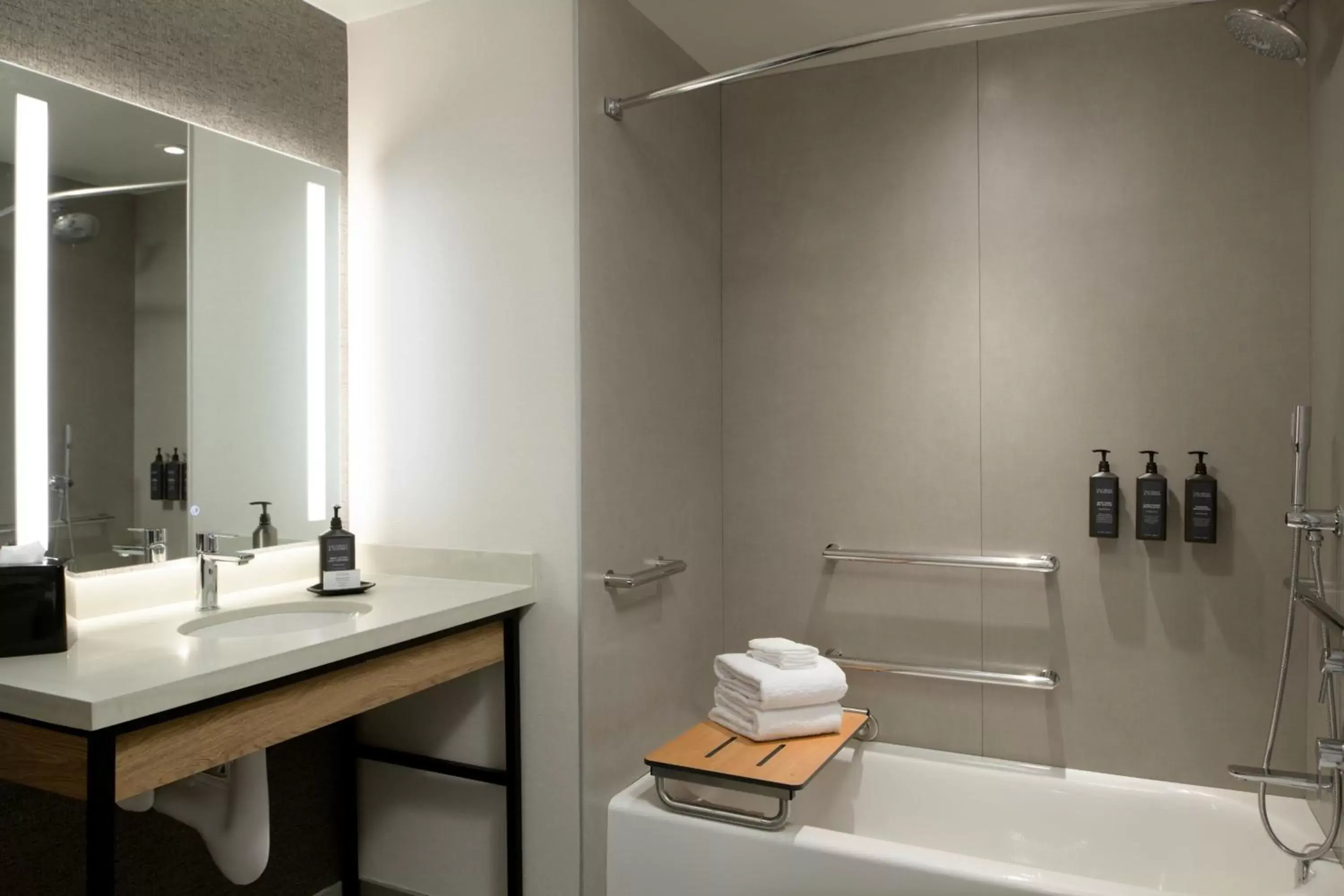 Bathroom in Sheraton Park Hotel at the Anaheim Resort
