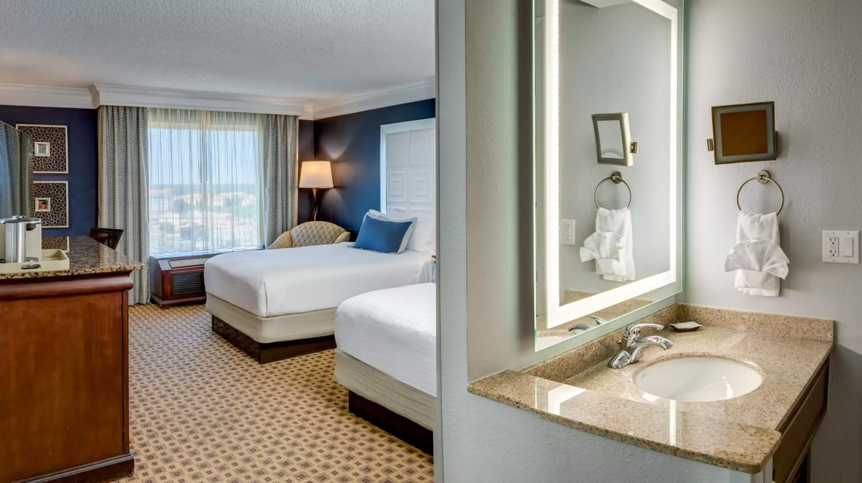 Bed, Bathroom in Rosen Plaza Hotel Orlando Convention Center
