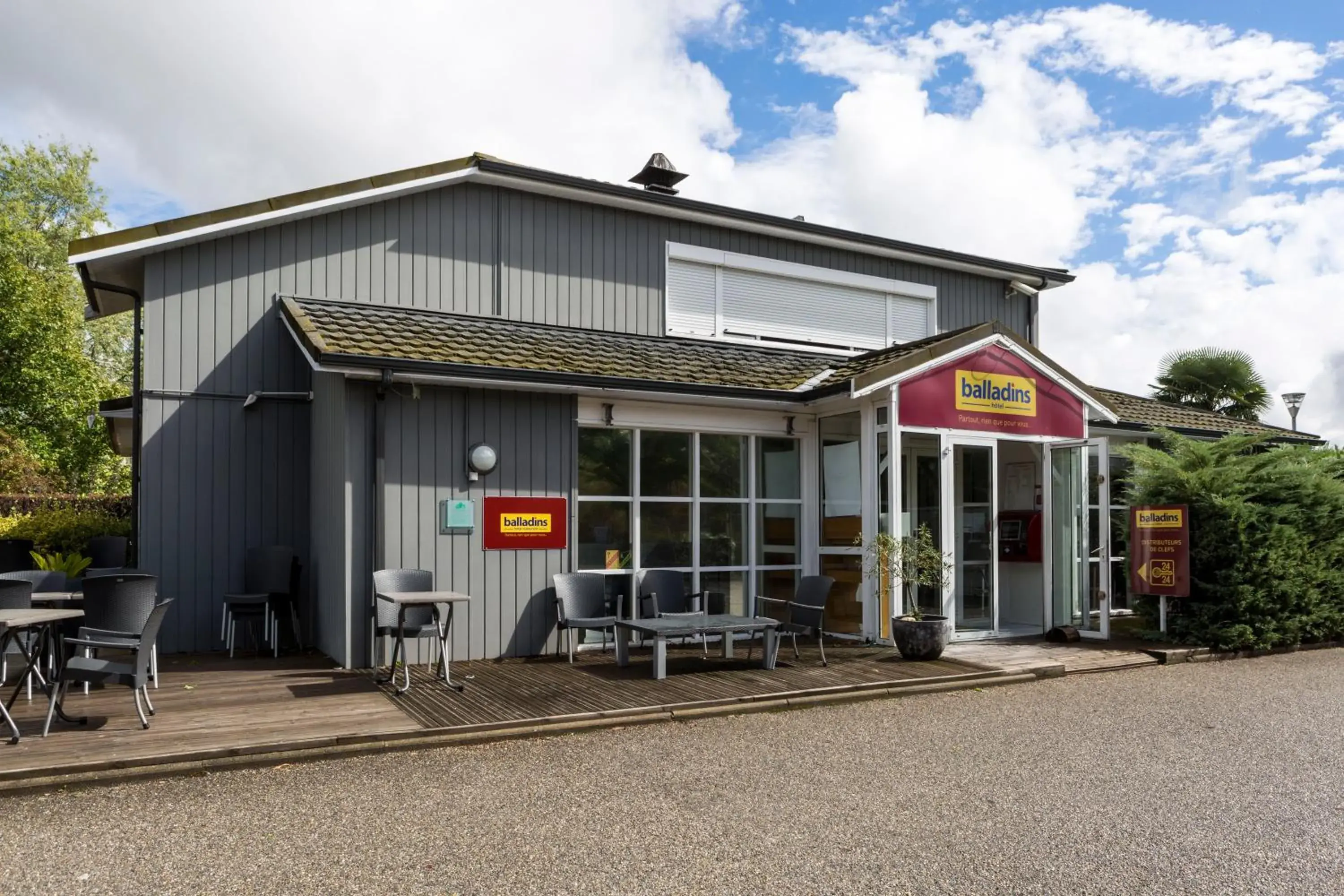 Facade/entrance in Initial by balladins Lyon / Chanas Facade/entrance in Initial by balladins Lyon / Chanas