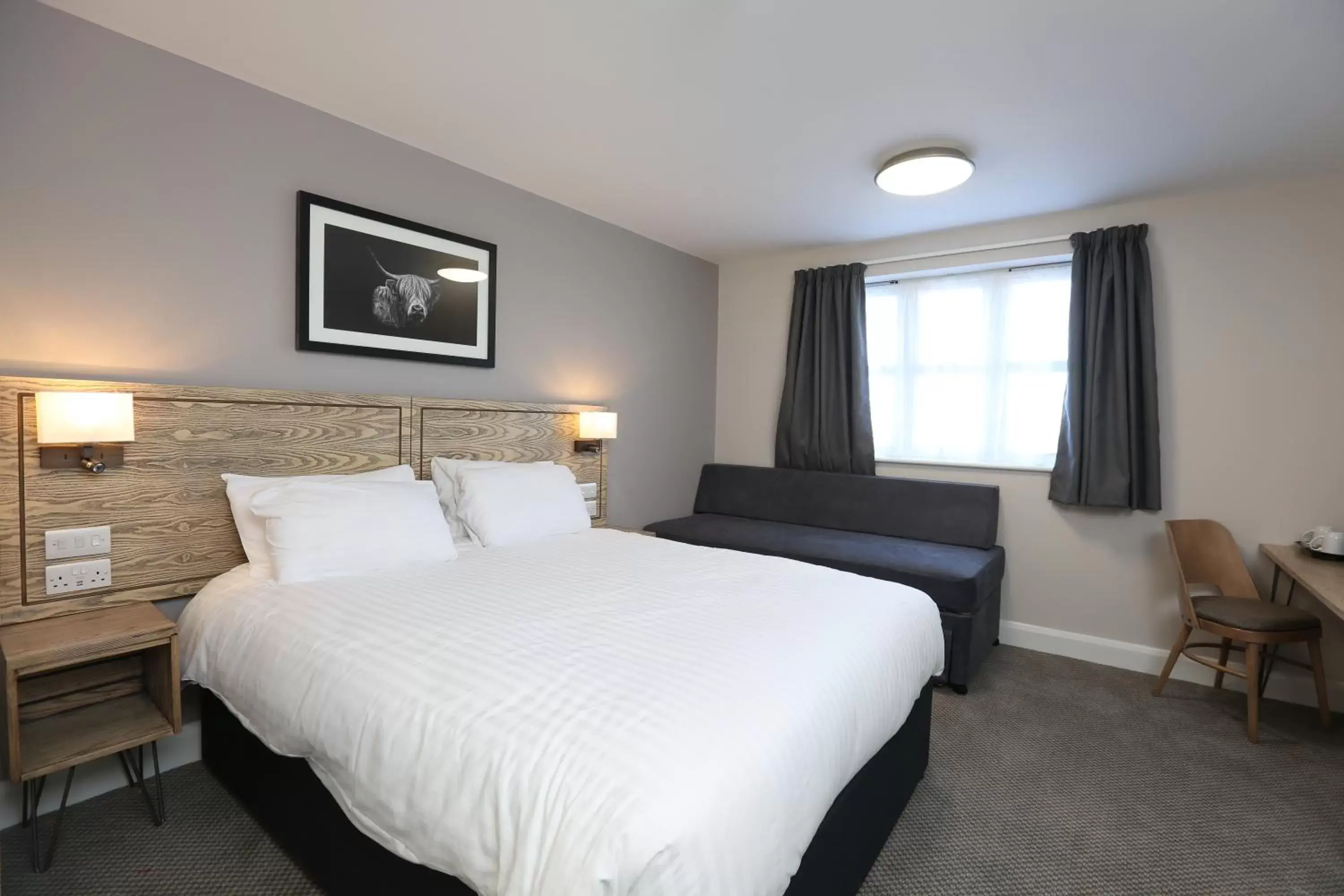 Bedroom, Bed in Tulip Queen, Spalding by Marston's Inns