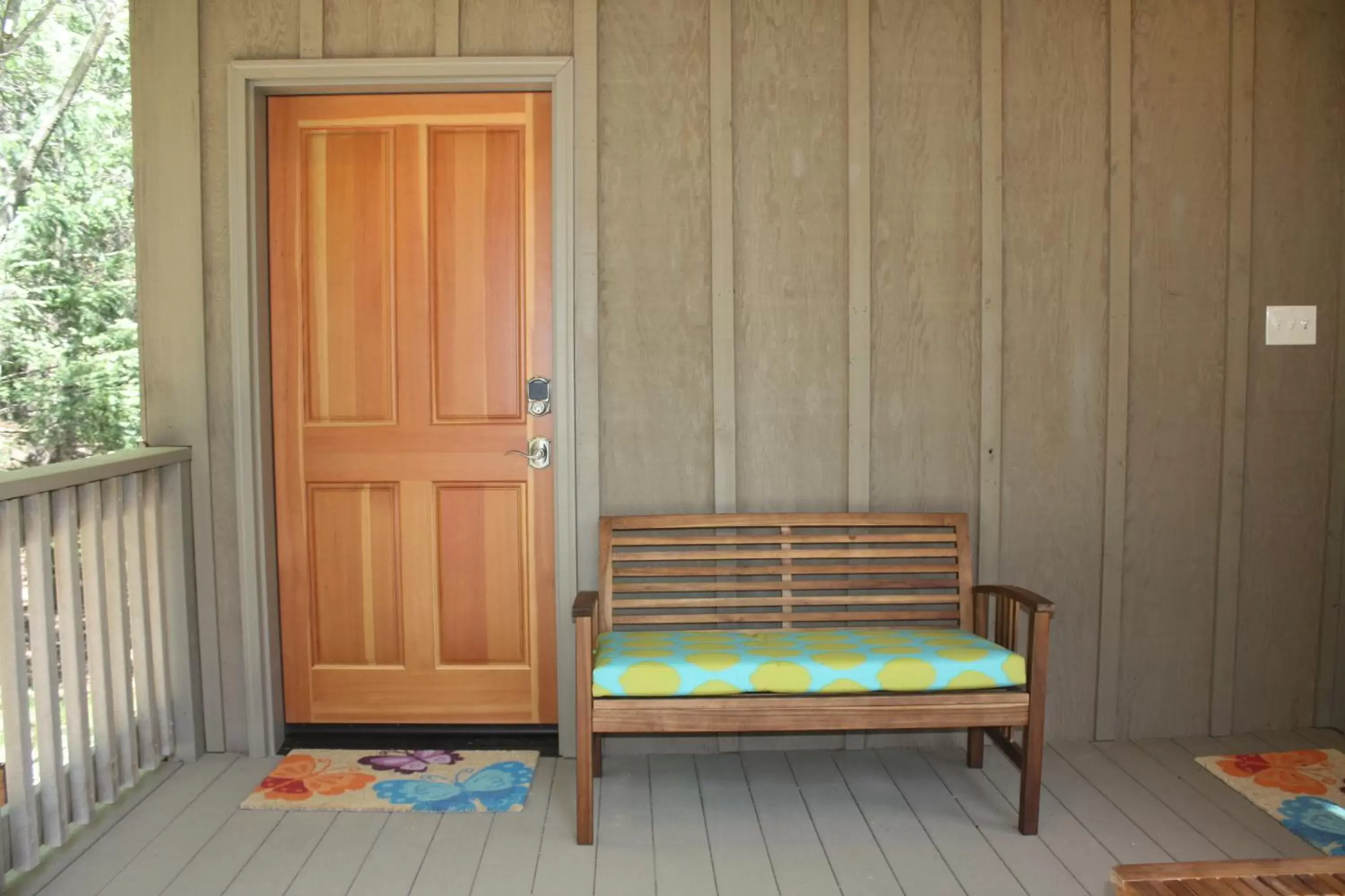 Patio, Seating Area in The Inn at Shasta Lake