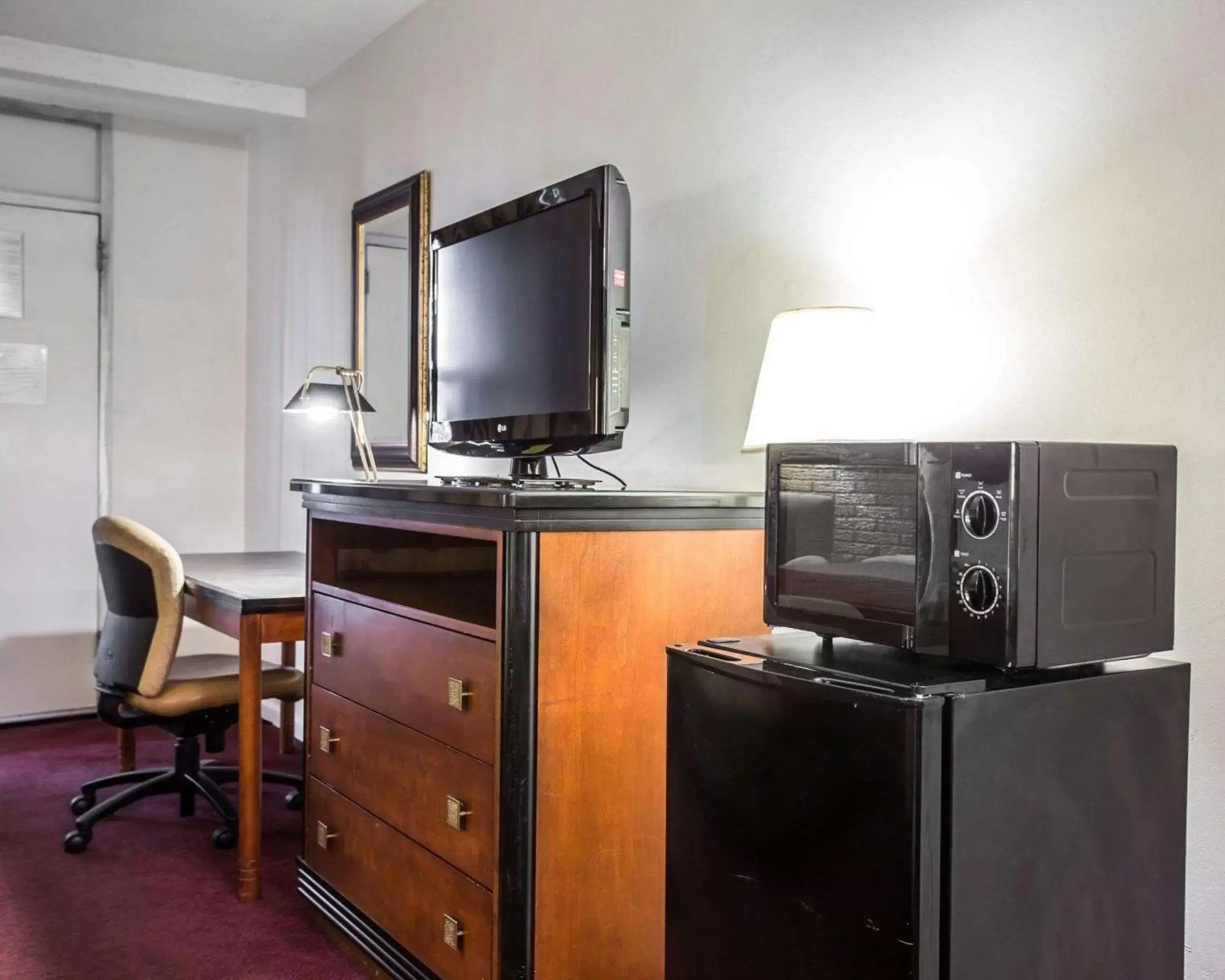 Double Room with Two Double Beds - Non-Smoking in Econo Lodge Summerville