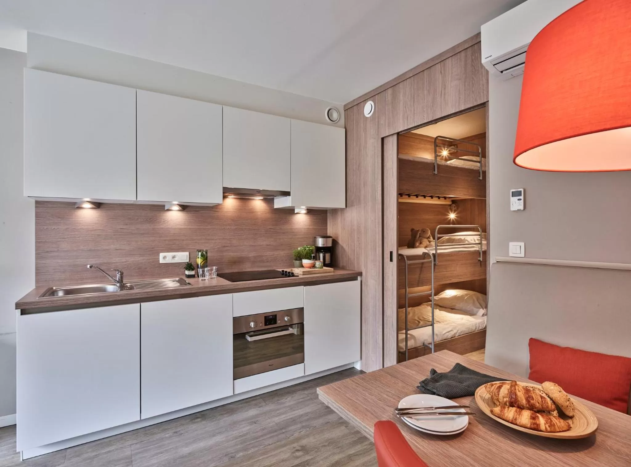 Kitchen or kitchenette, Kitchen/Kitchenette in Holiday Suites Limburg