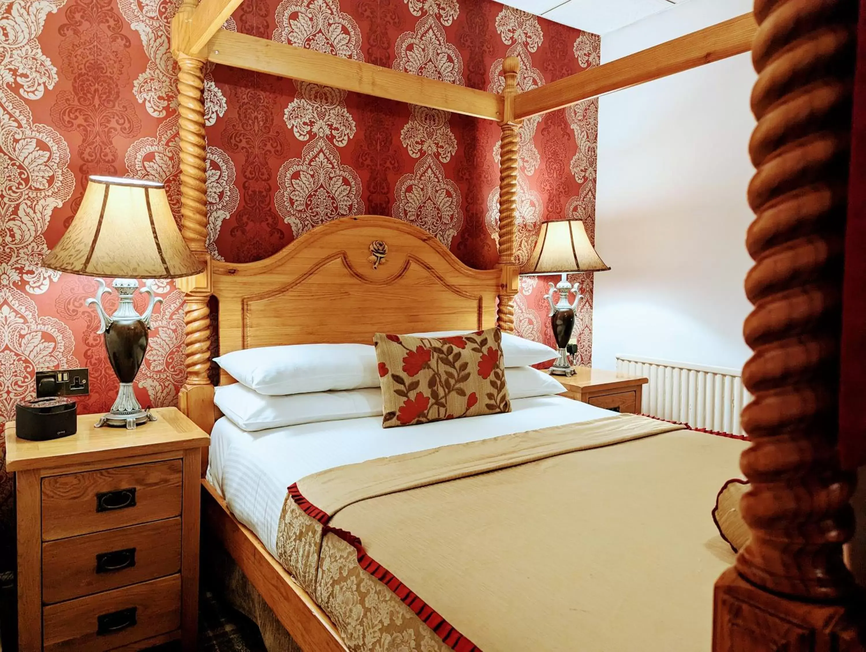 Bed in Brookside Hotel & Restaurant