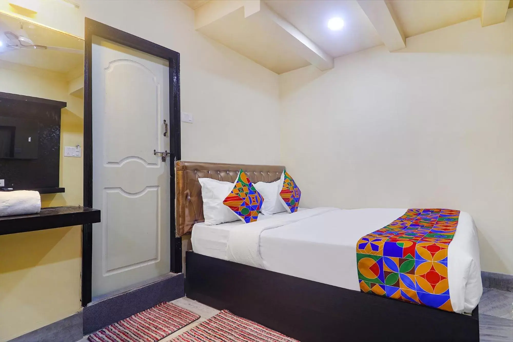 Photo of the whole room, Bed in FabHotel Fortune Grand - Nr Lakdikapul Metro Station Photo of the whole room, Bed in FabHotel Fortune Grand - Nr Lakdikapul Metro Station