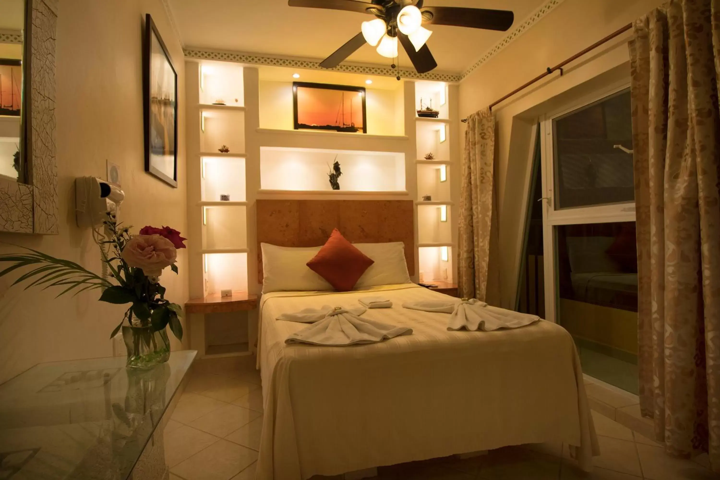 Photo of the whole room, Room Photo in Hotel Bucaneros Isla Mujeres