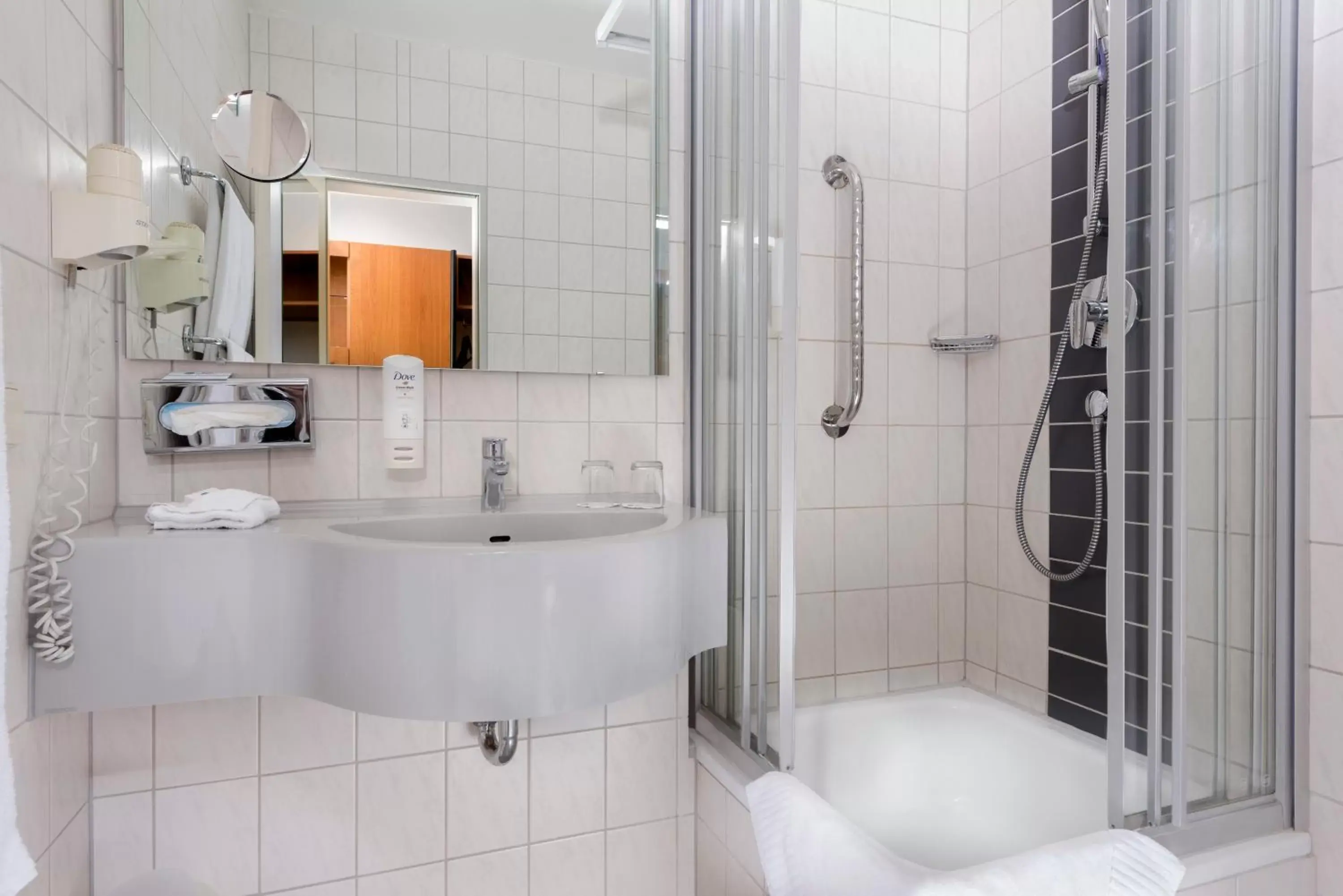 Photo of the whole room, Bathroom in Best Western Hotel Rastatt