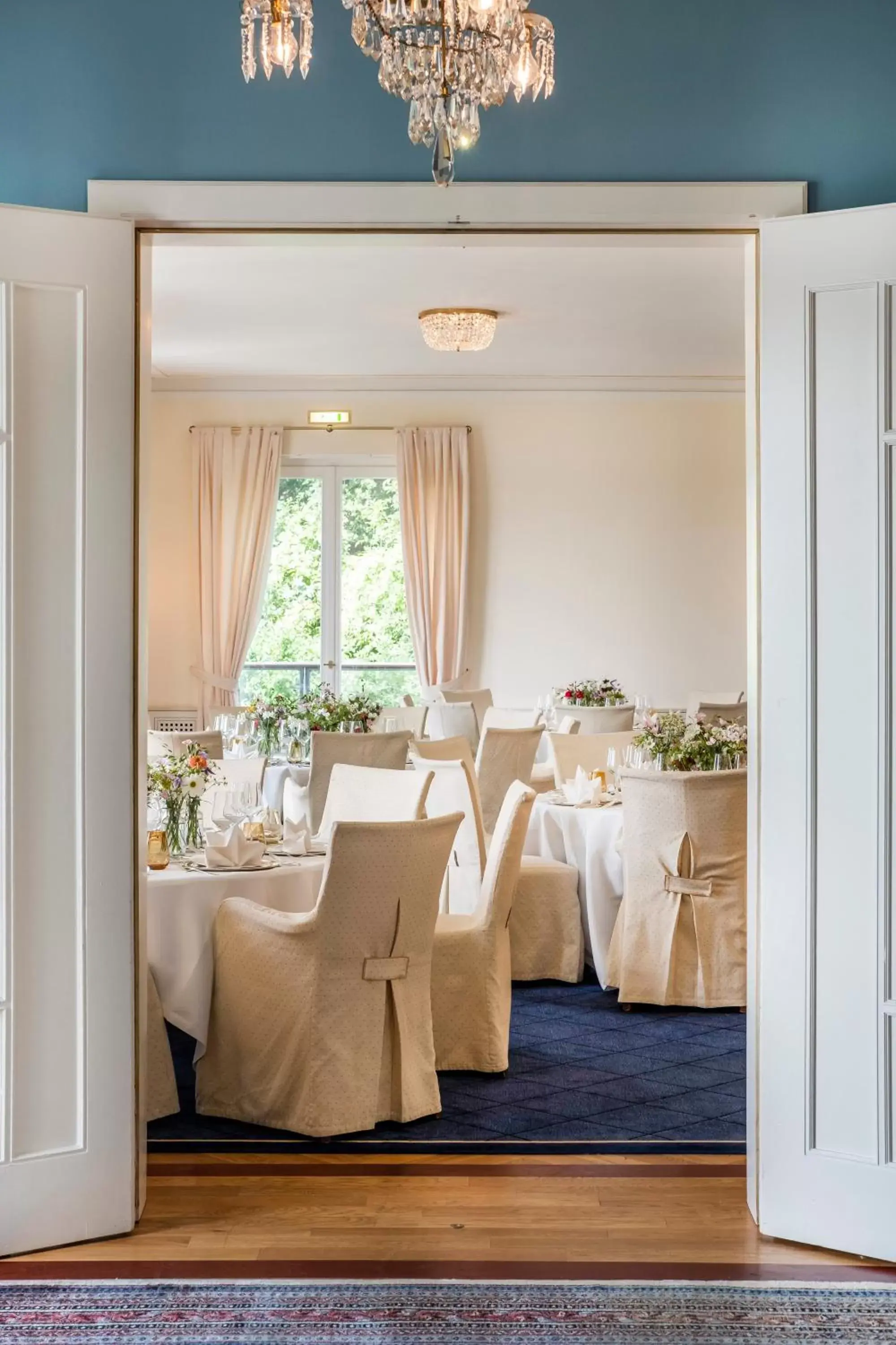 Restaurant/places to eat, Banquet Facilities in Hotel Louis C. Jacob