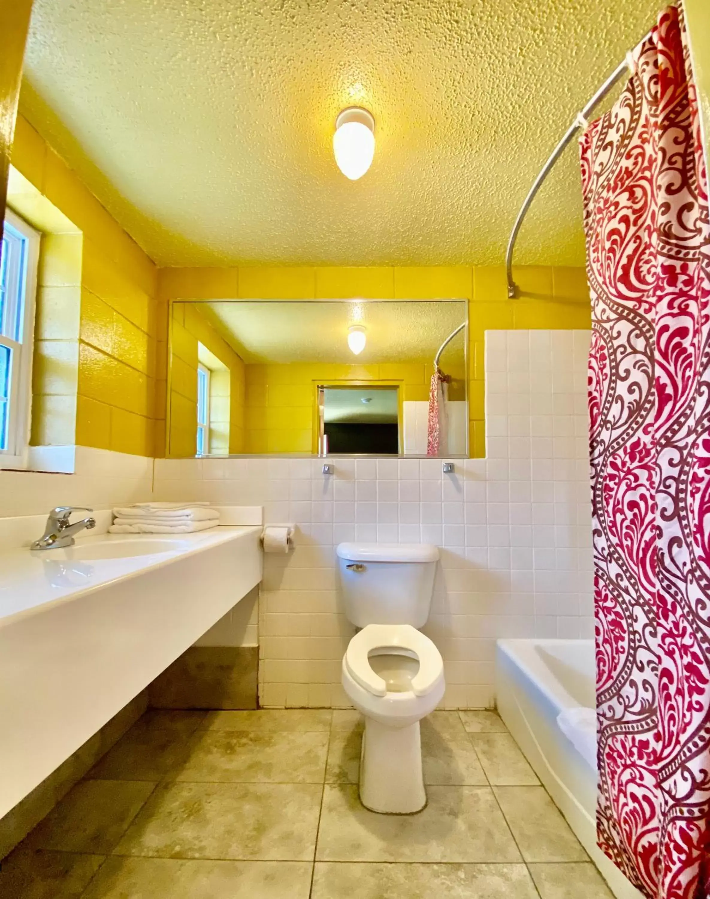 Bathroom in Savannah Inn and Suites Savannah Port Area