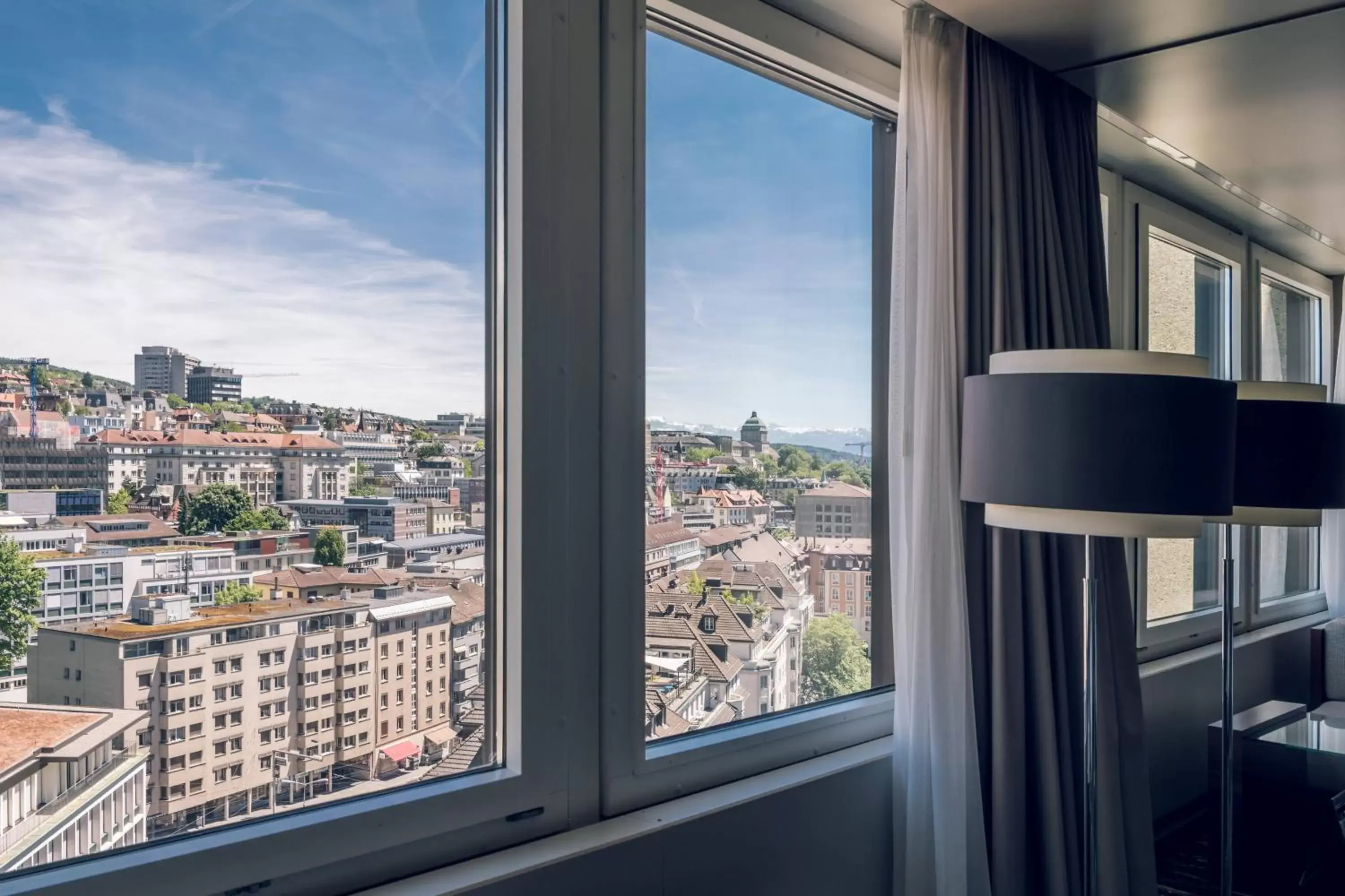 Photo of the whole room in Zurich Marriott Hotel