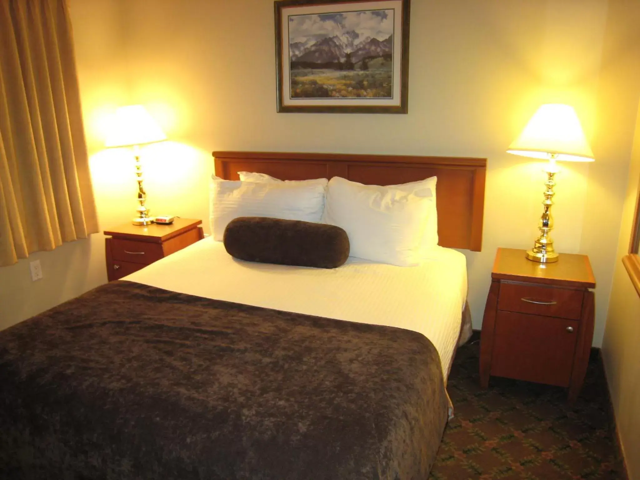 Bed in Super 8 by Wyndham Castlegar BC