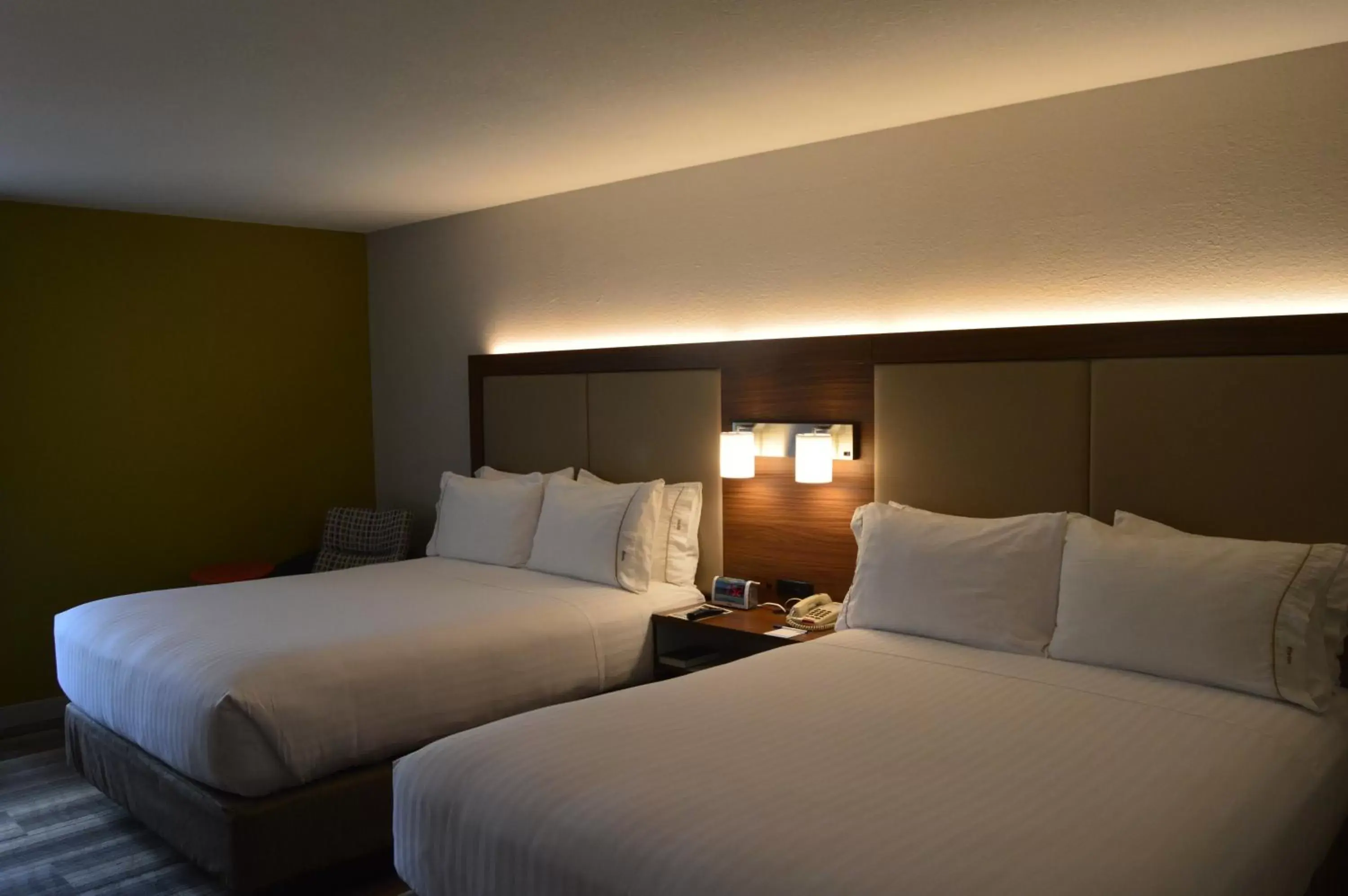 Photo of the whole room, Bed in Holiday Inn Express Hotel & Suites Jacksonville-South, an IHG Hotel