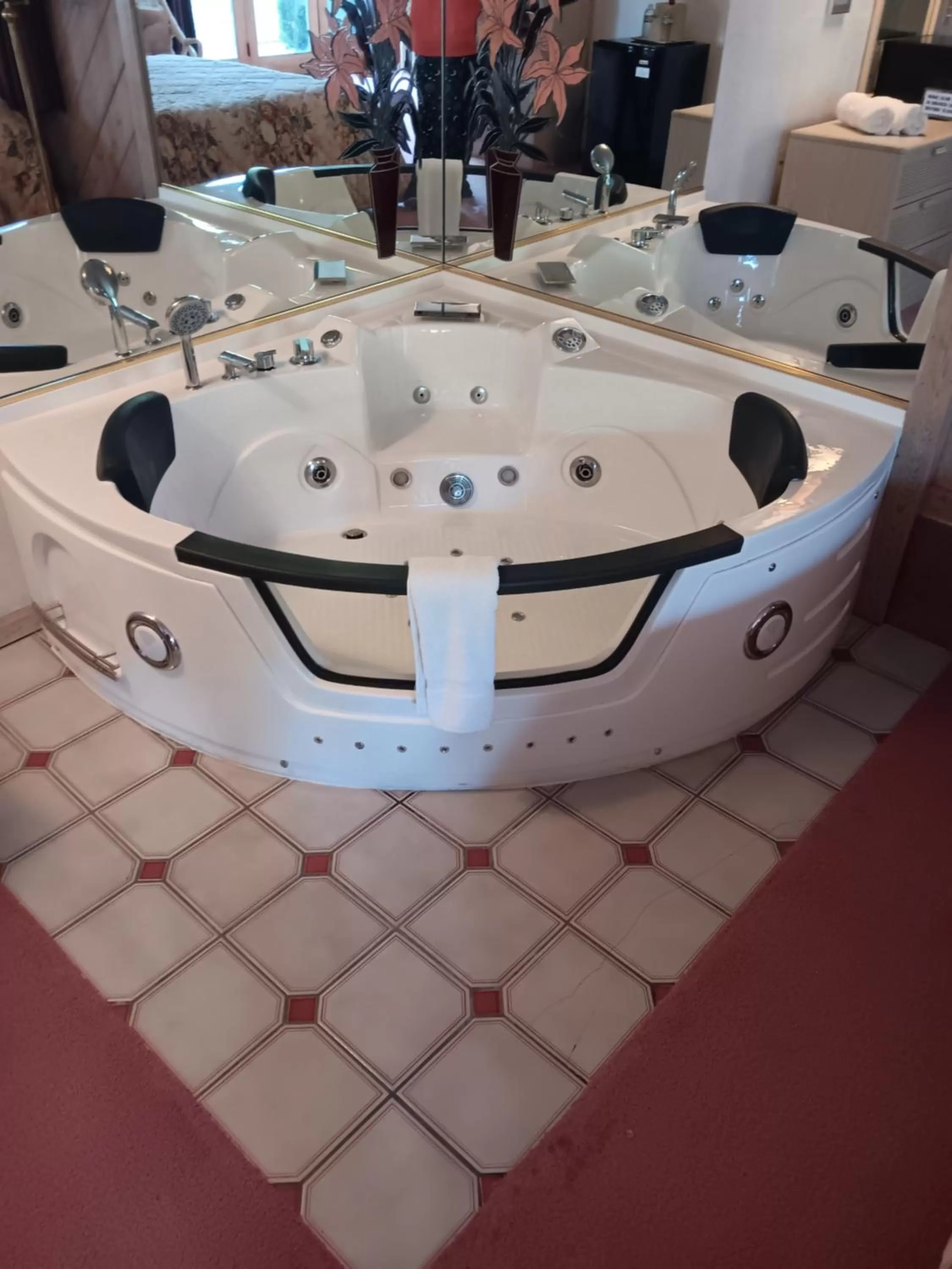 Double Room with Patio in White Birch Inn