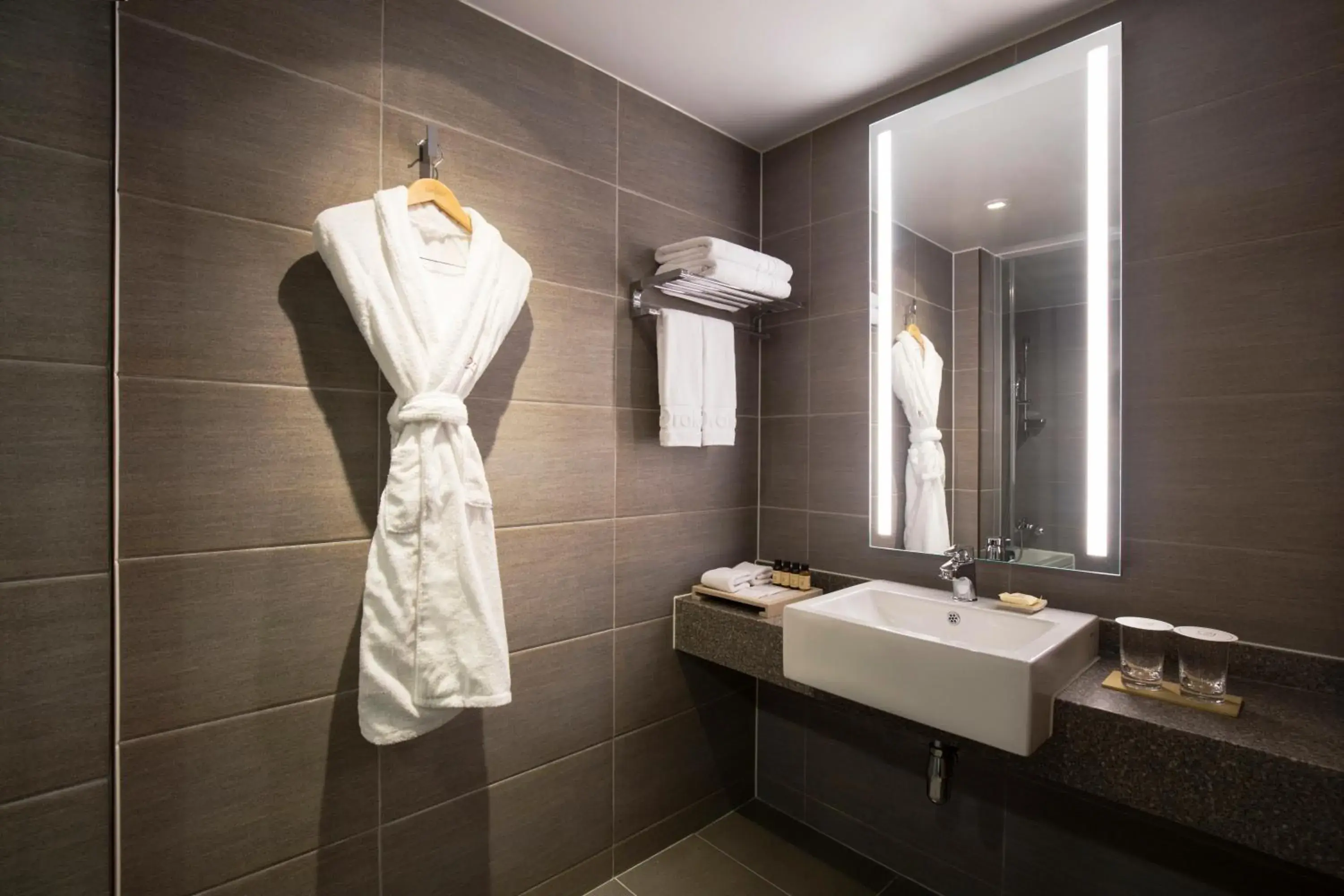 Bathroom in Orakai Cheonggyesan Hotel