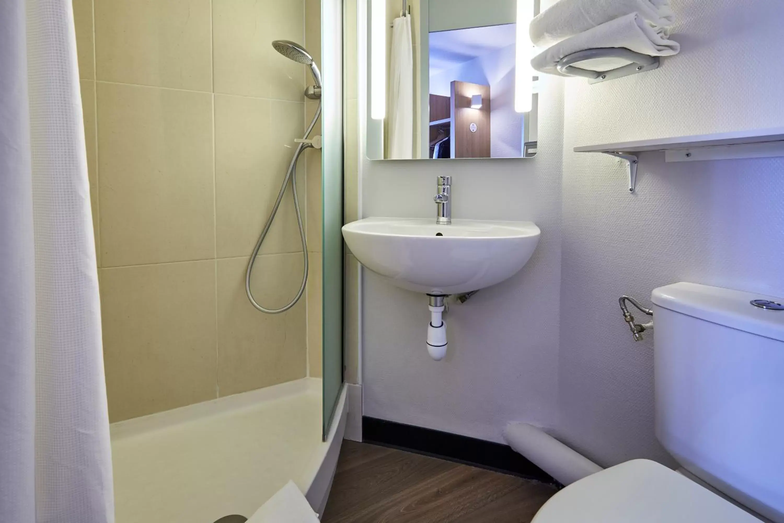 Twin Room in B&B HOTEL Villeneuve Loubet Plage Twin Room in B&B HOTEL Villeneuve Loubet Plage