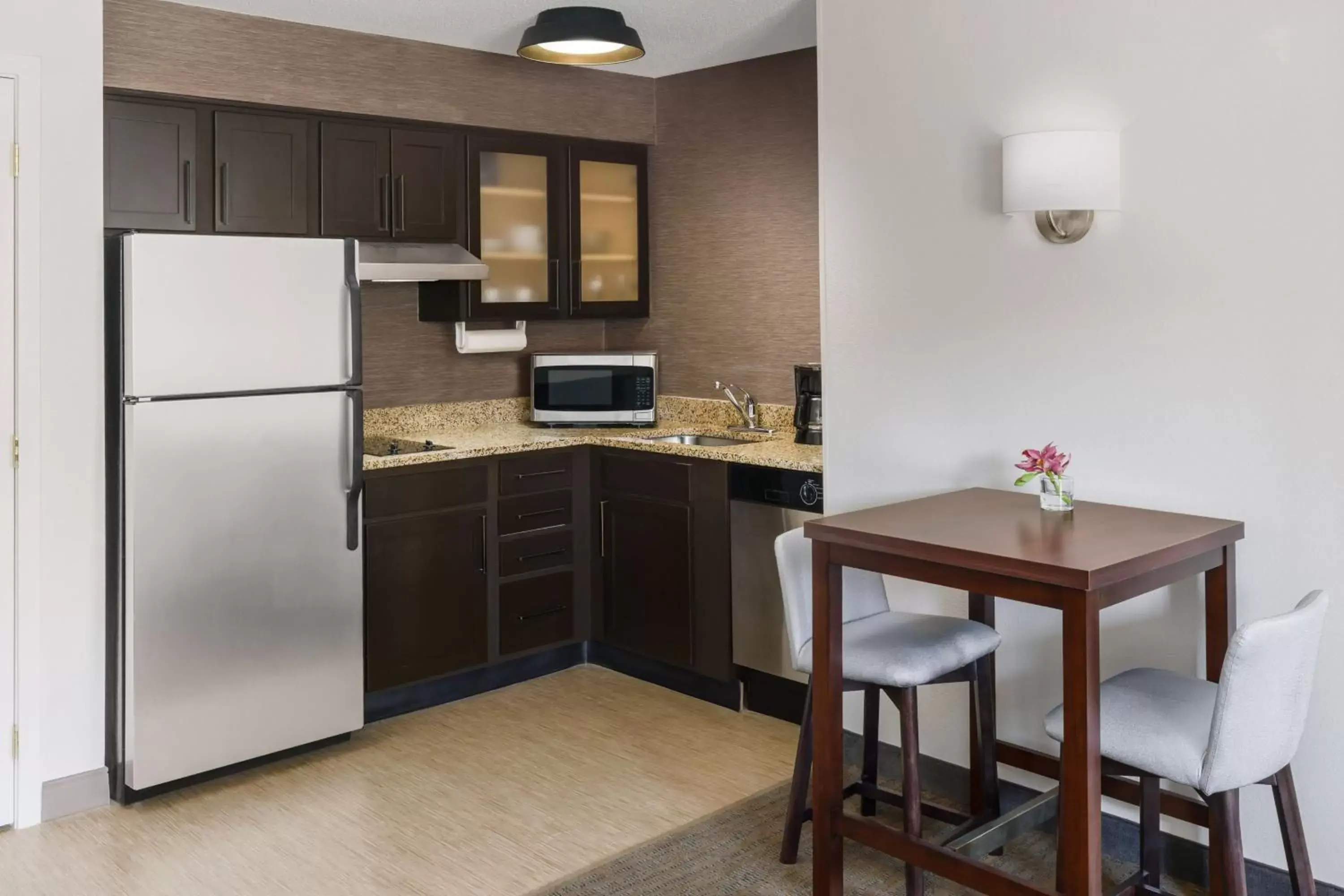 Kitchen or kitchenette, Kitchen/Kitchenette in Residence Inn Gaithersburg Washingtonian Center