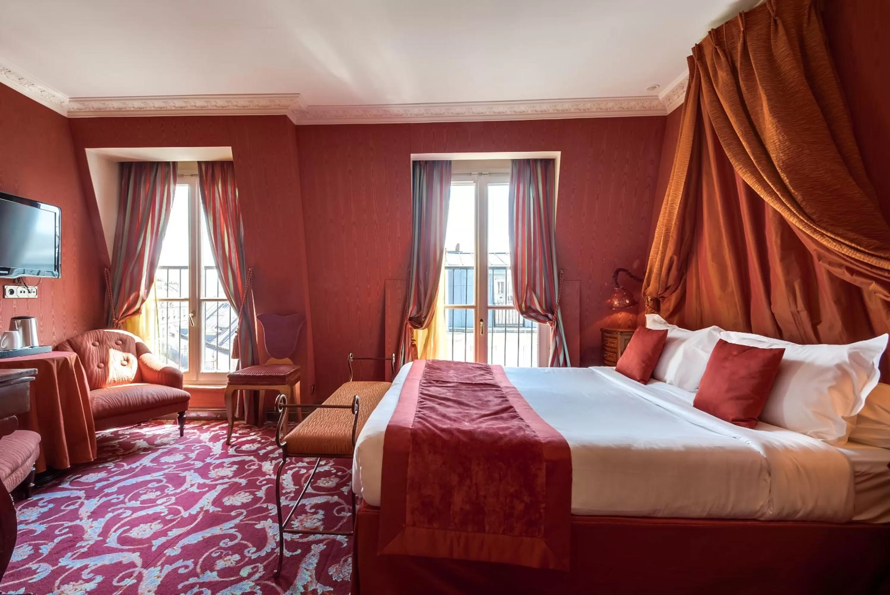 Photo of the whole room, Bed in La Villa Royale