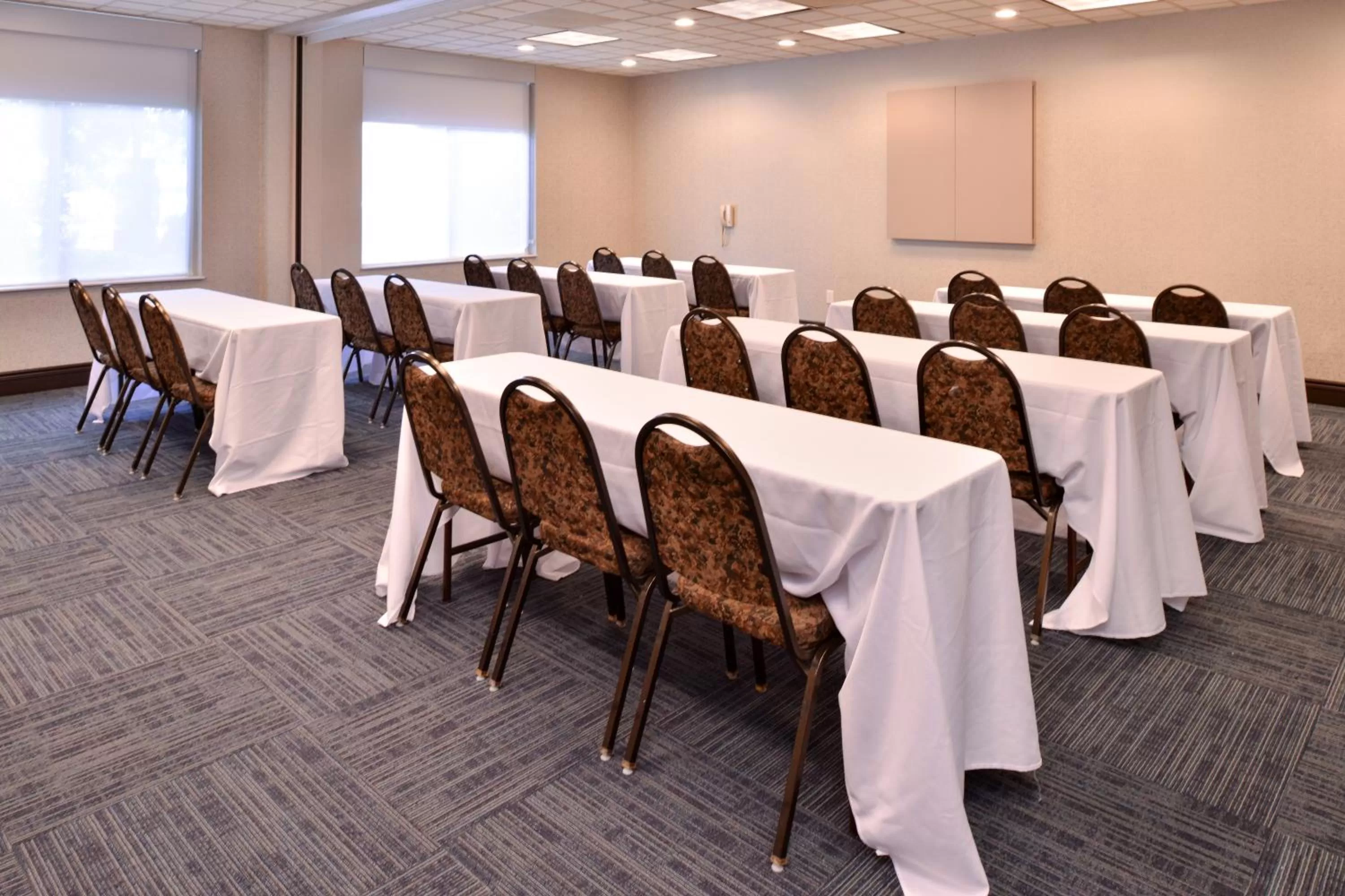 Meeting/conference room in Holiday Inn Express Portland West/Hillsboro by IHG