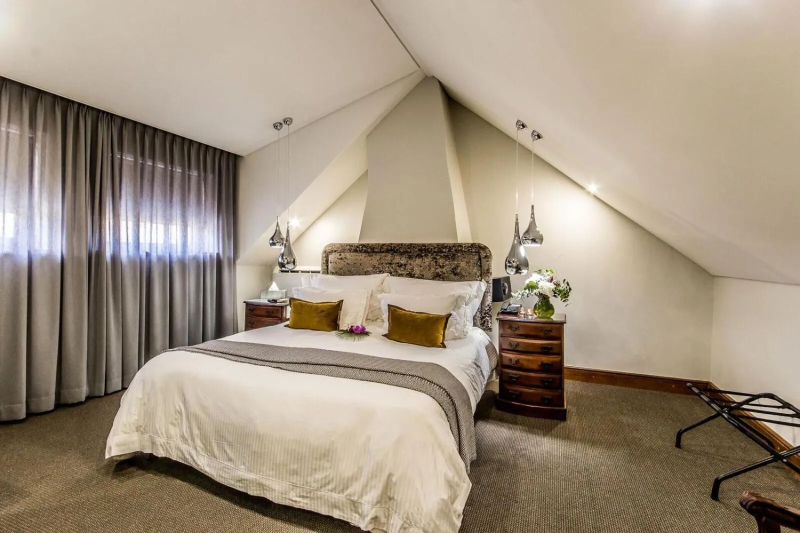Bed in Lemoenkloof Boutique Hotel