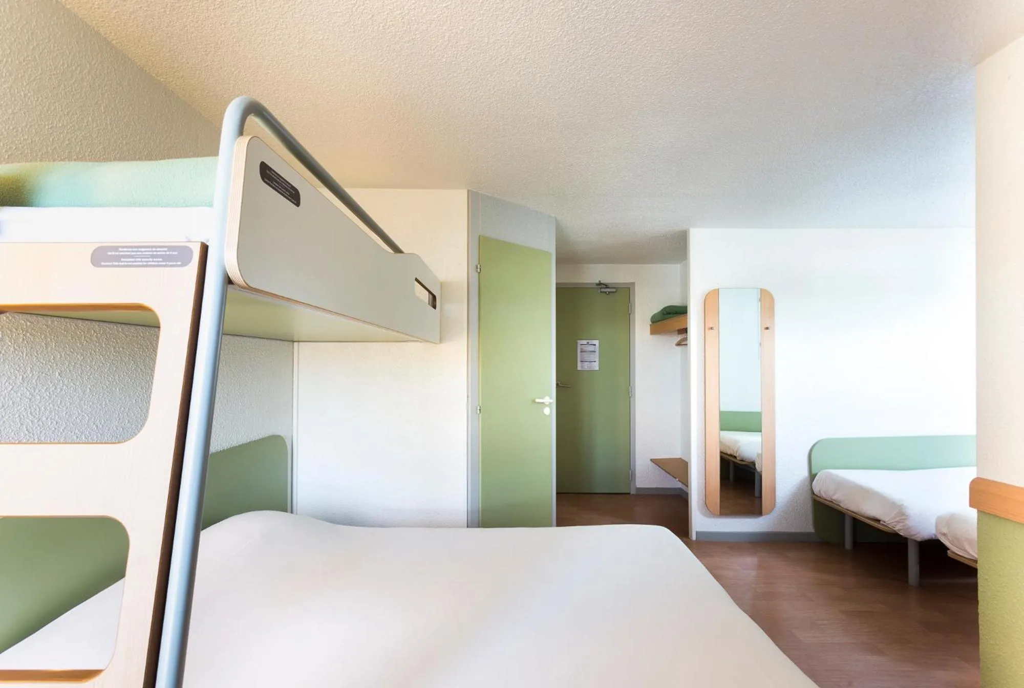 Bedroom, Bed in ibis budget Quimper