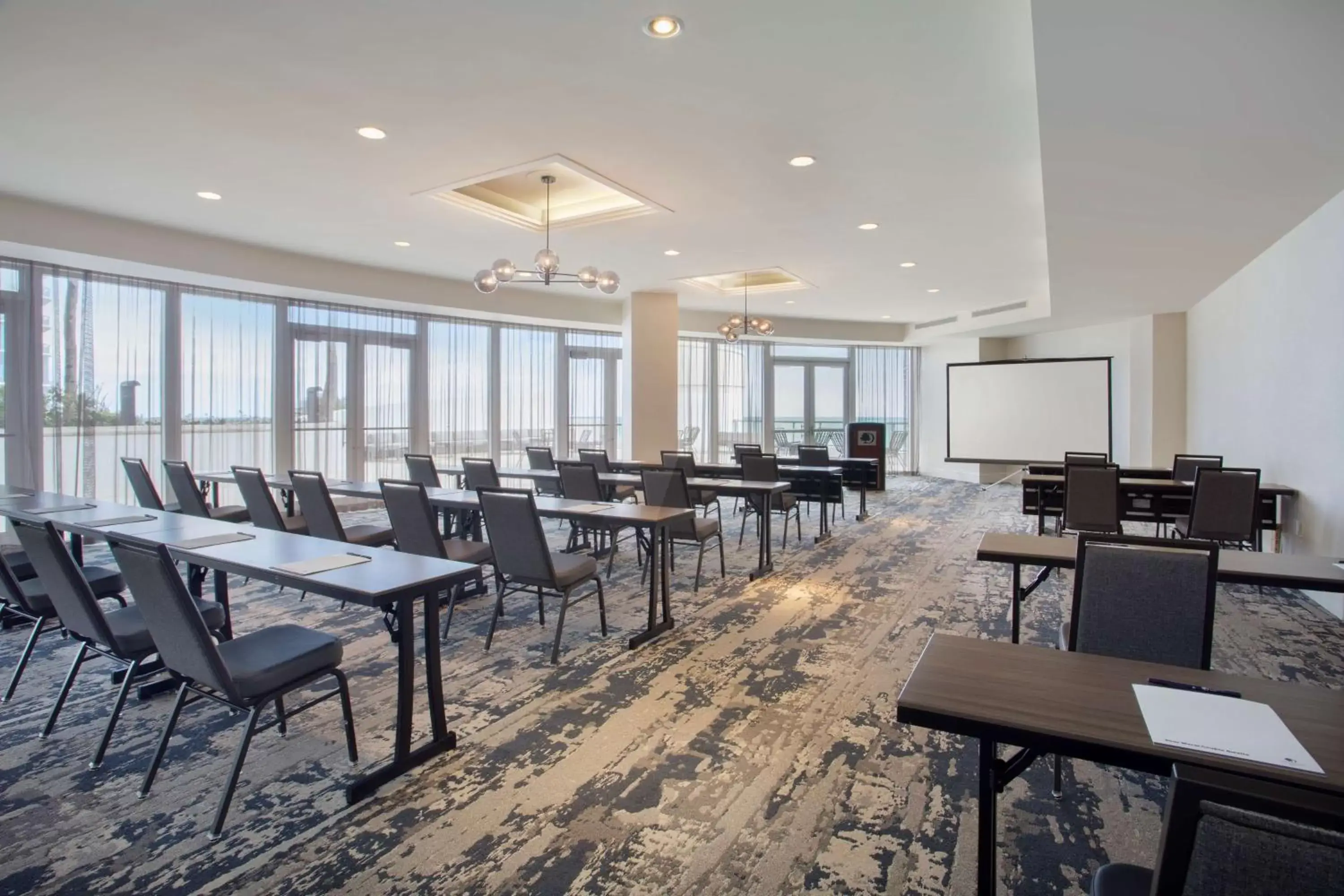 Meeting/conference room, Restaurant/Places to Eat in DoubleTree by Hilton Ocean Point Resort - North Miami Beach
