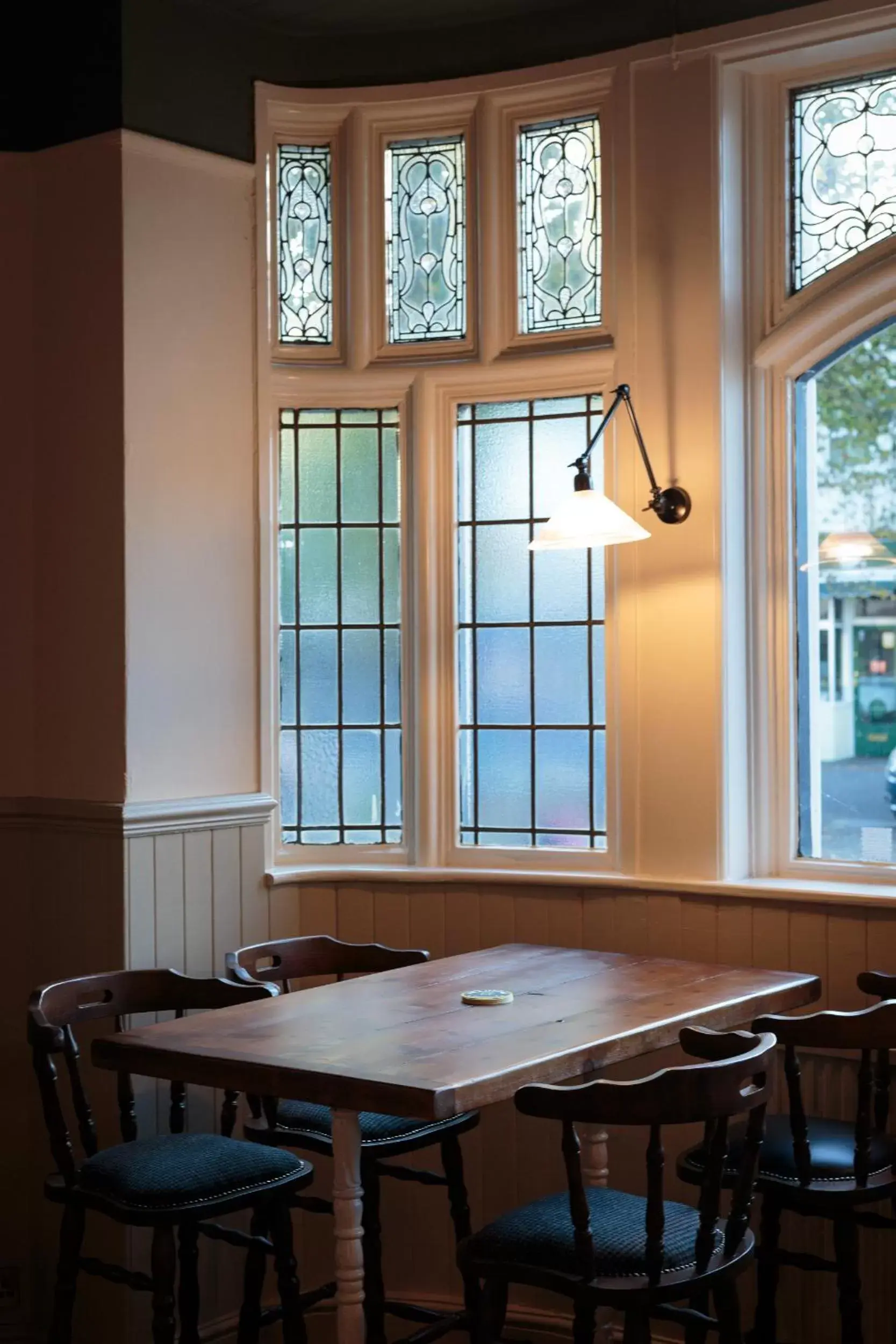 Lounge or bar, Dining Area in The Crabtree Inn