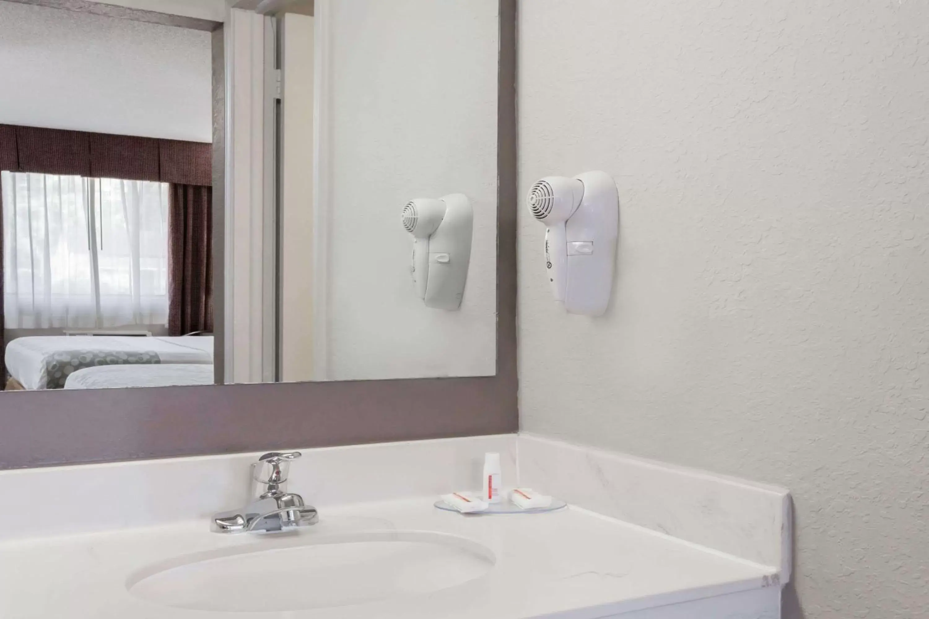 Photo of the whole room, Bathroom in Days Inn by Wyndham St Augustine/Historic Downtown