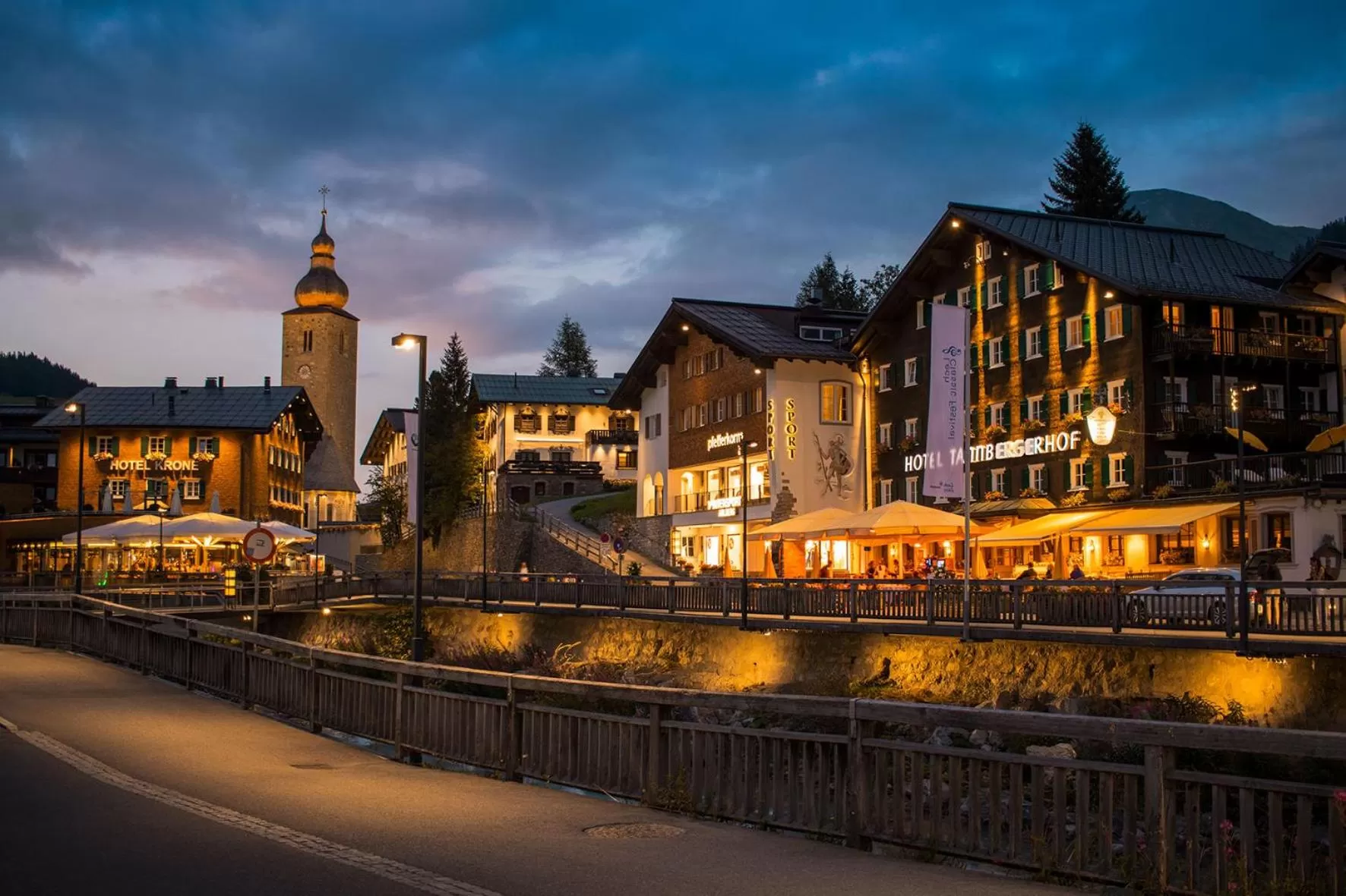 Facade/entrance in Hotel Tannbergerhof im Zentrum von Lech