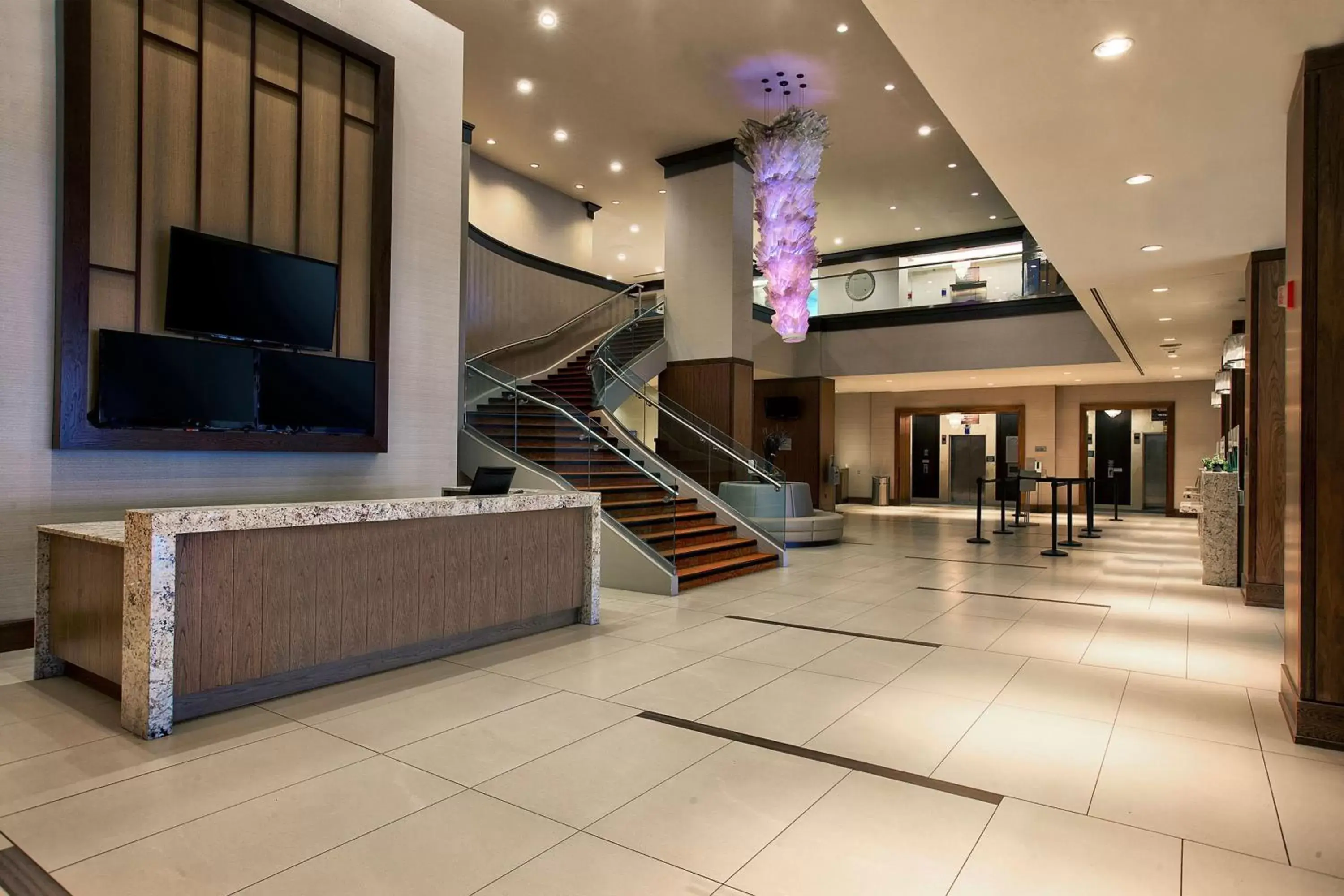 Lobby or reception, TV/Entertainment Center in Niagara Falls Marriott on the Falls