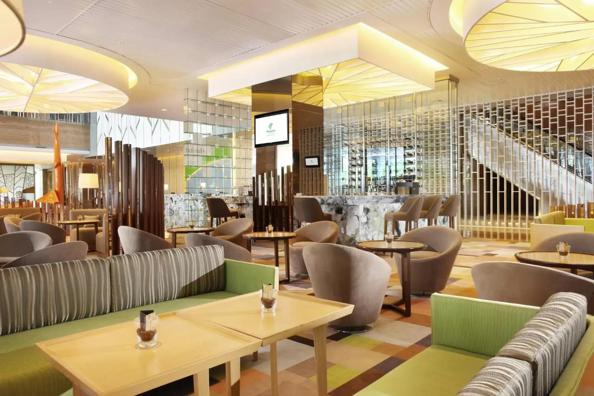 Lounge or bar, Restaurant/Places to Eat in Holiday Inn Jakarta Kemayoran, an IHG Hotel