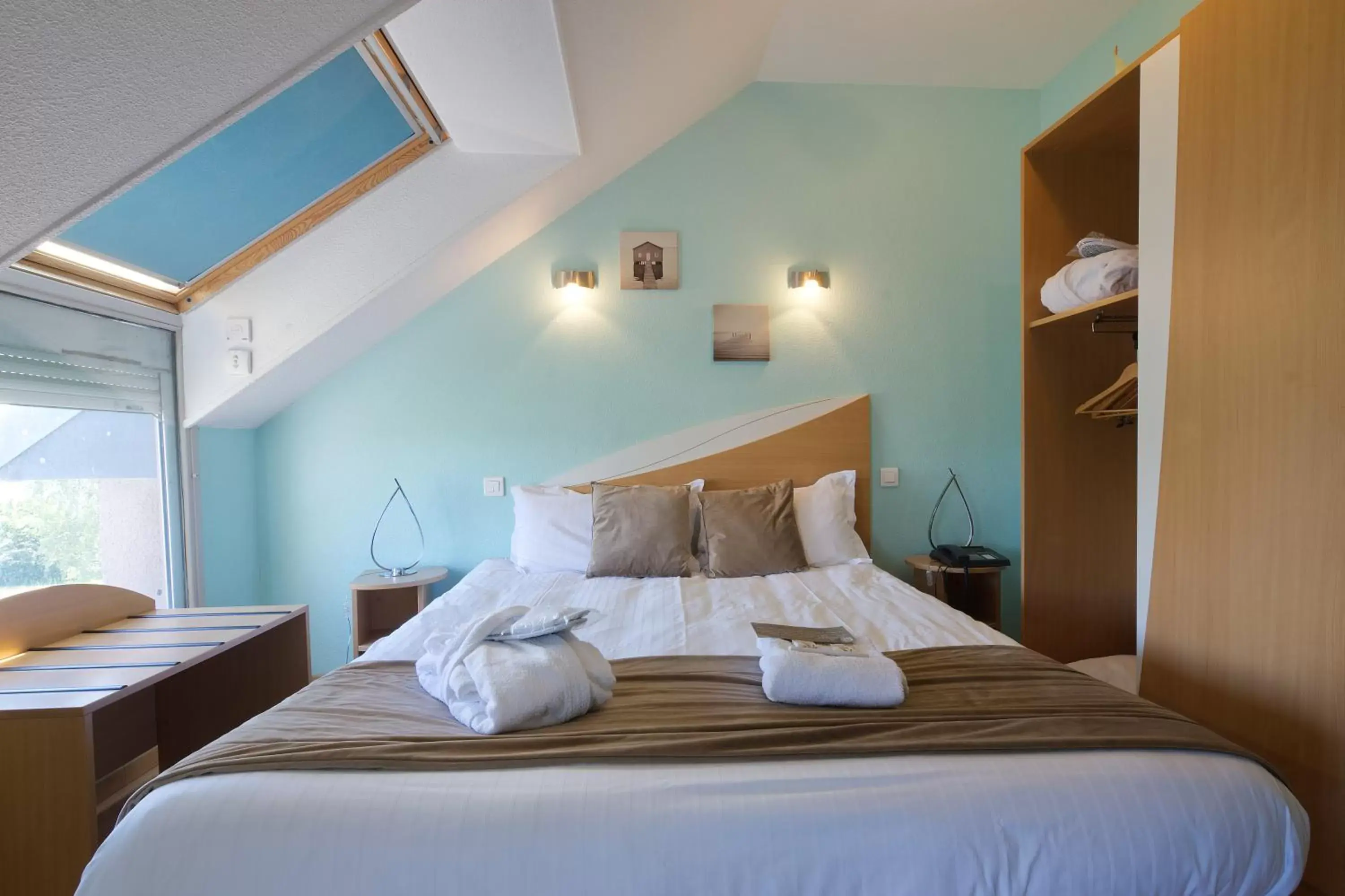 Bedroom, Bed in Logis Centrotel et Spa Bulles d'Allier