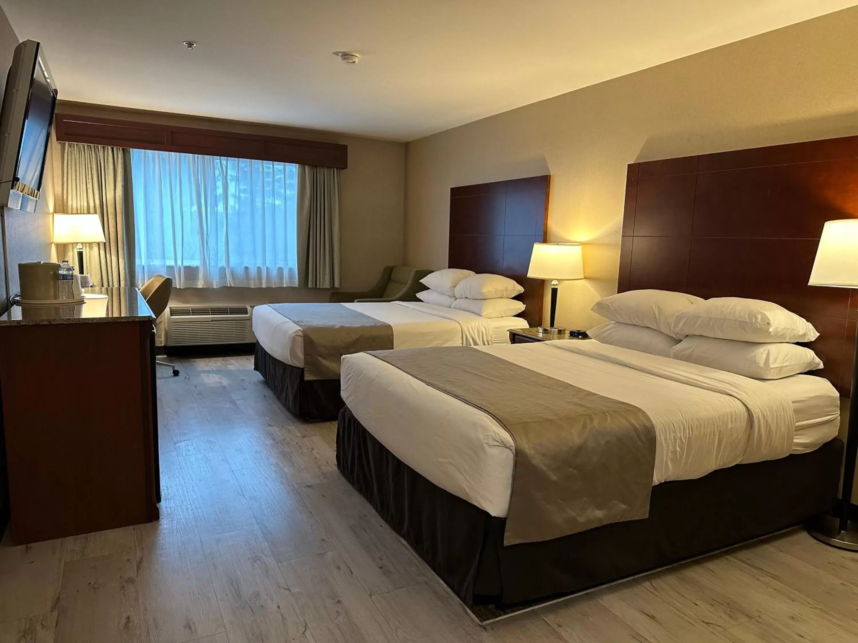 Bed in Medallion Inn and Suites Bed in Medallion Inn and Suites