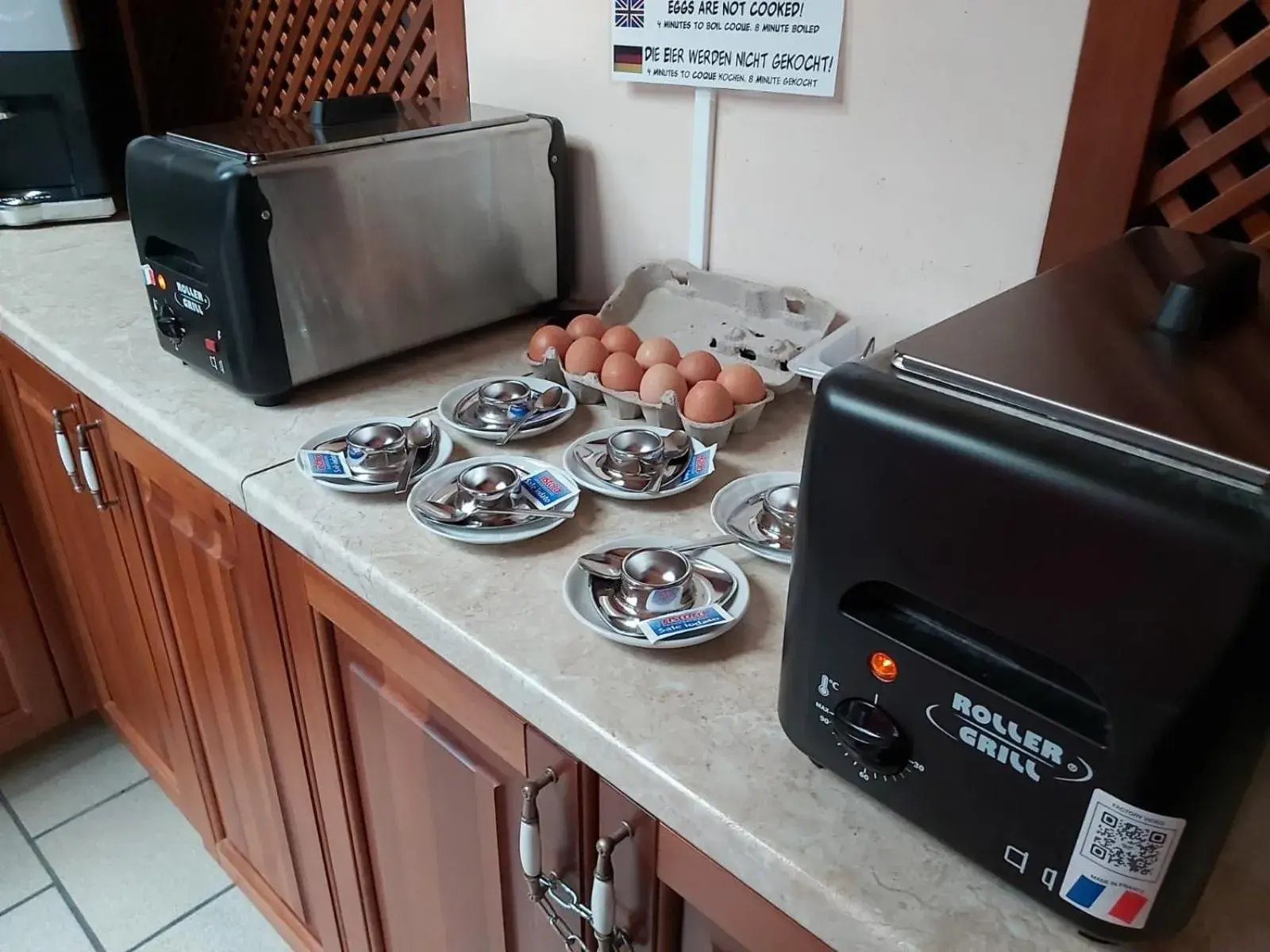 Breakfast, Kitchen/Kitchenette in Albergo Casa Este
