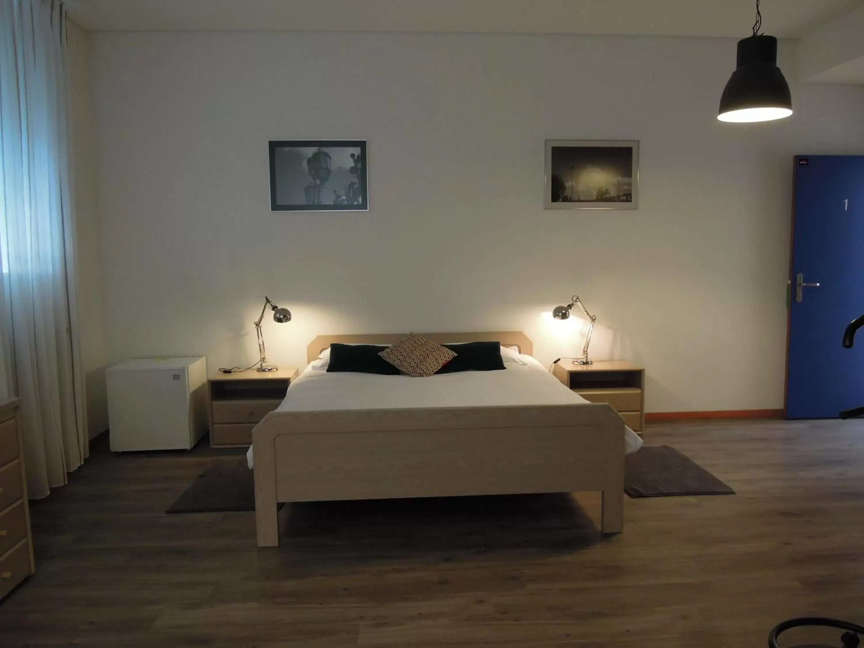 Photo of the whole room, Bed in Les Chambres du CTN