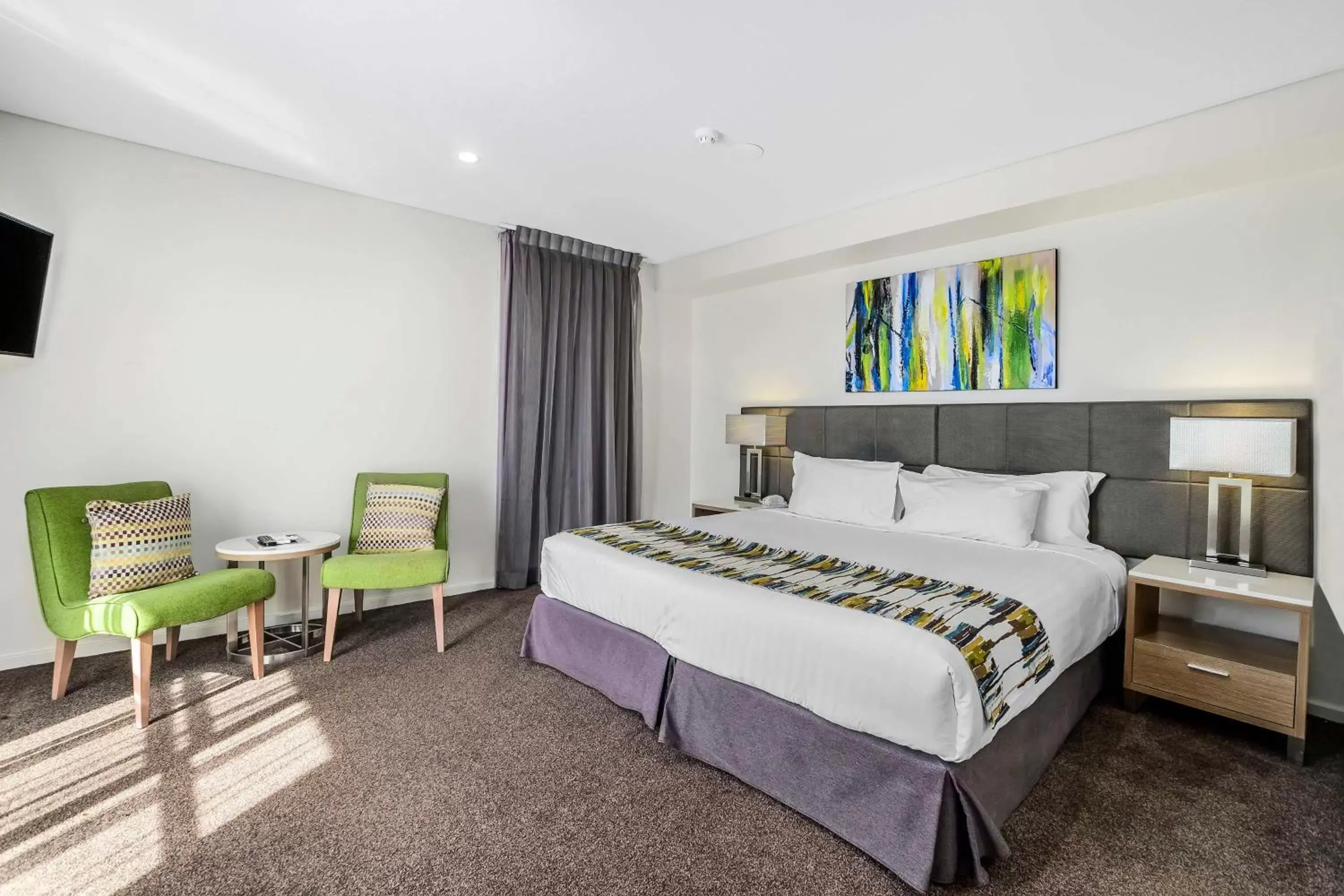 Bedroom, Bed in Metro Hotel Perth
