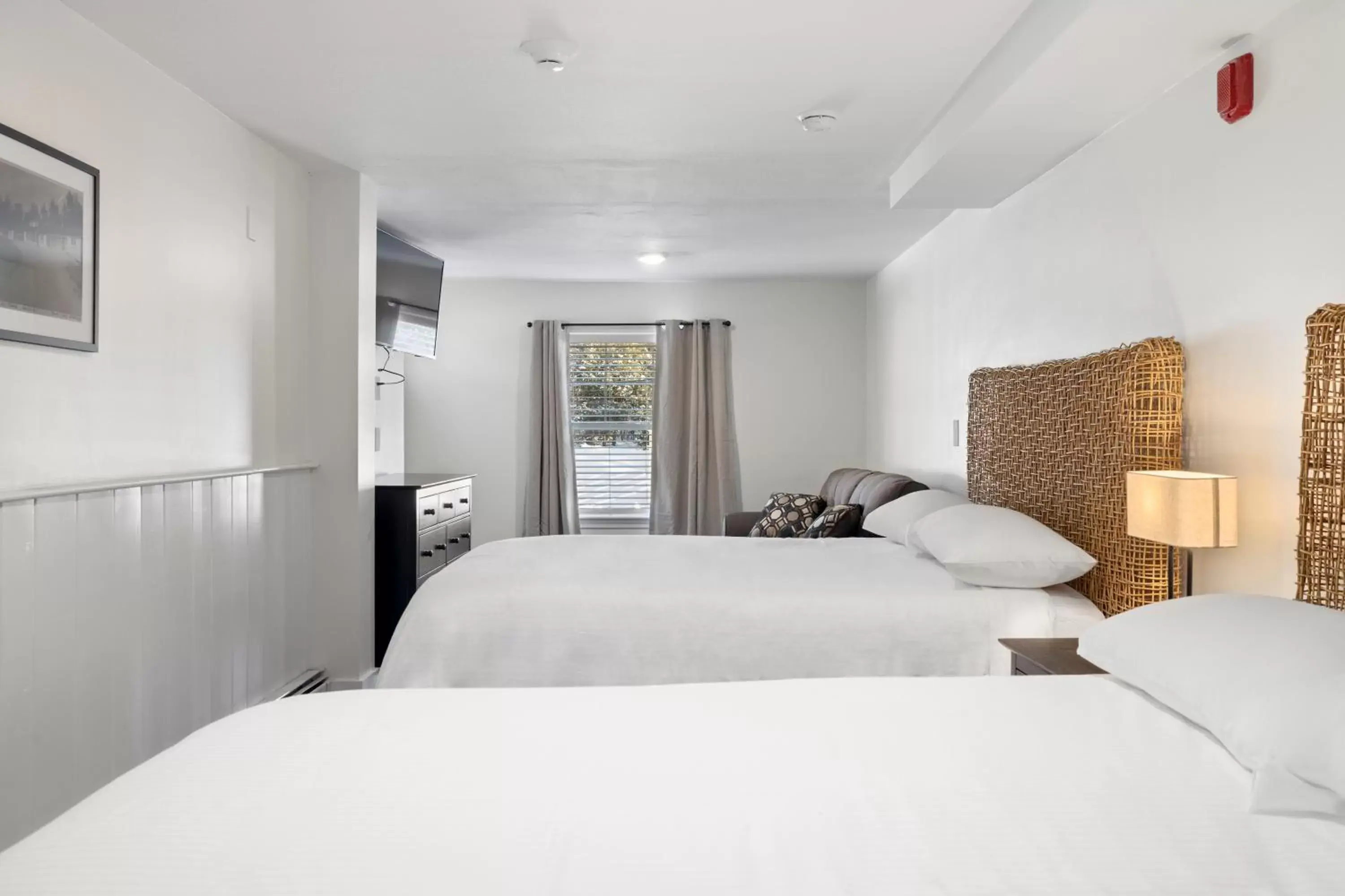 Photo of the whole room, Bed in The Inn & More Photo of the whole room, Bed in The Inn & More