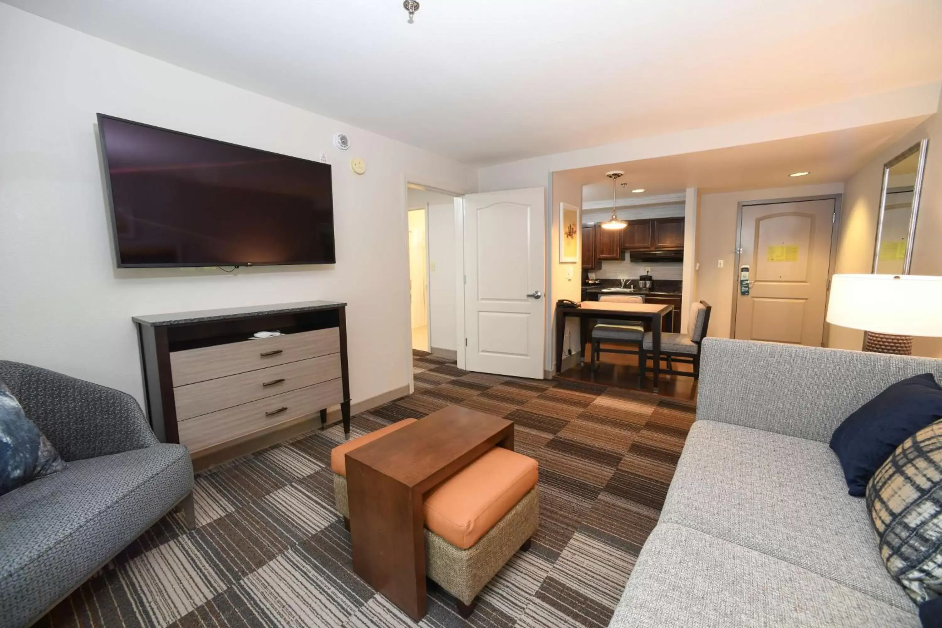 Bedroom, Seating Area in Homewood Suites Cincinnati Airport South-Florence