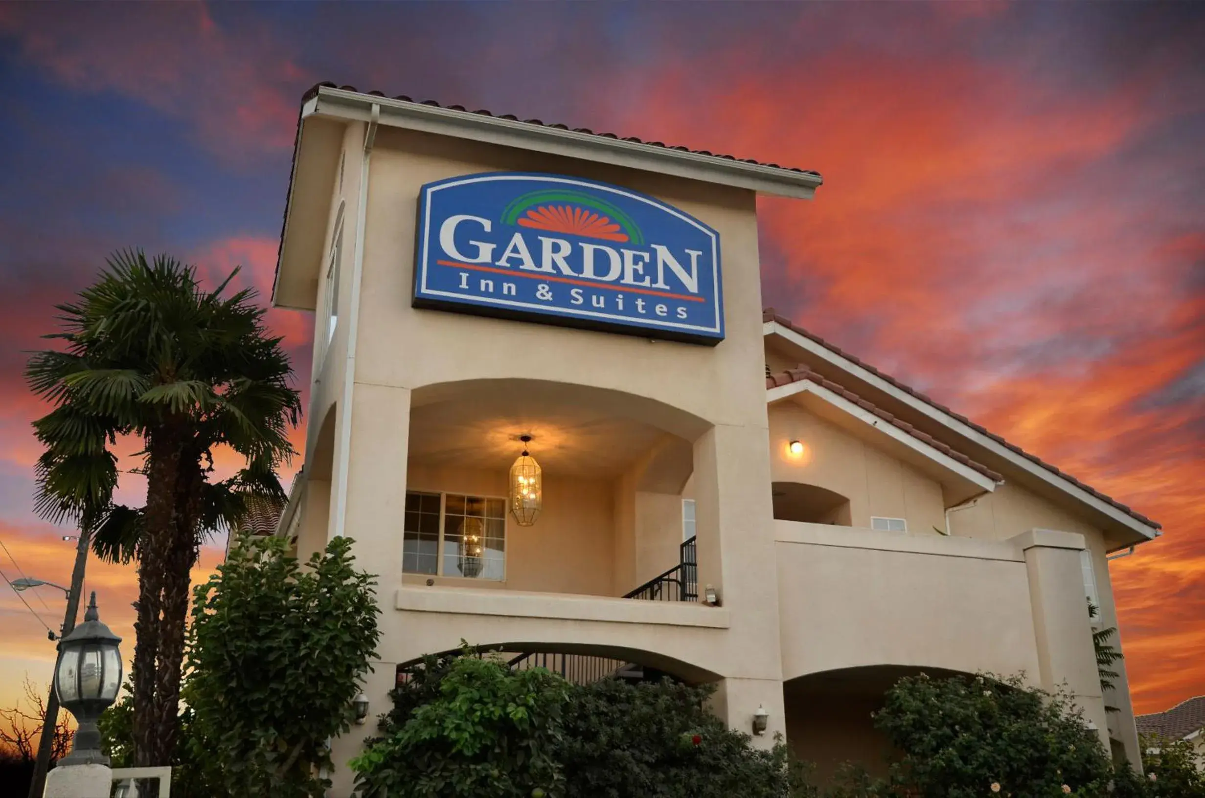 Property building, Facade/Entrance in Garden Inn and Suites Fresno
