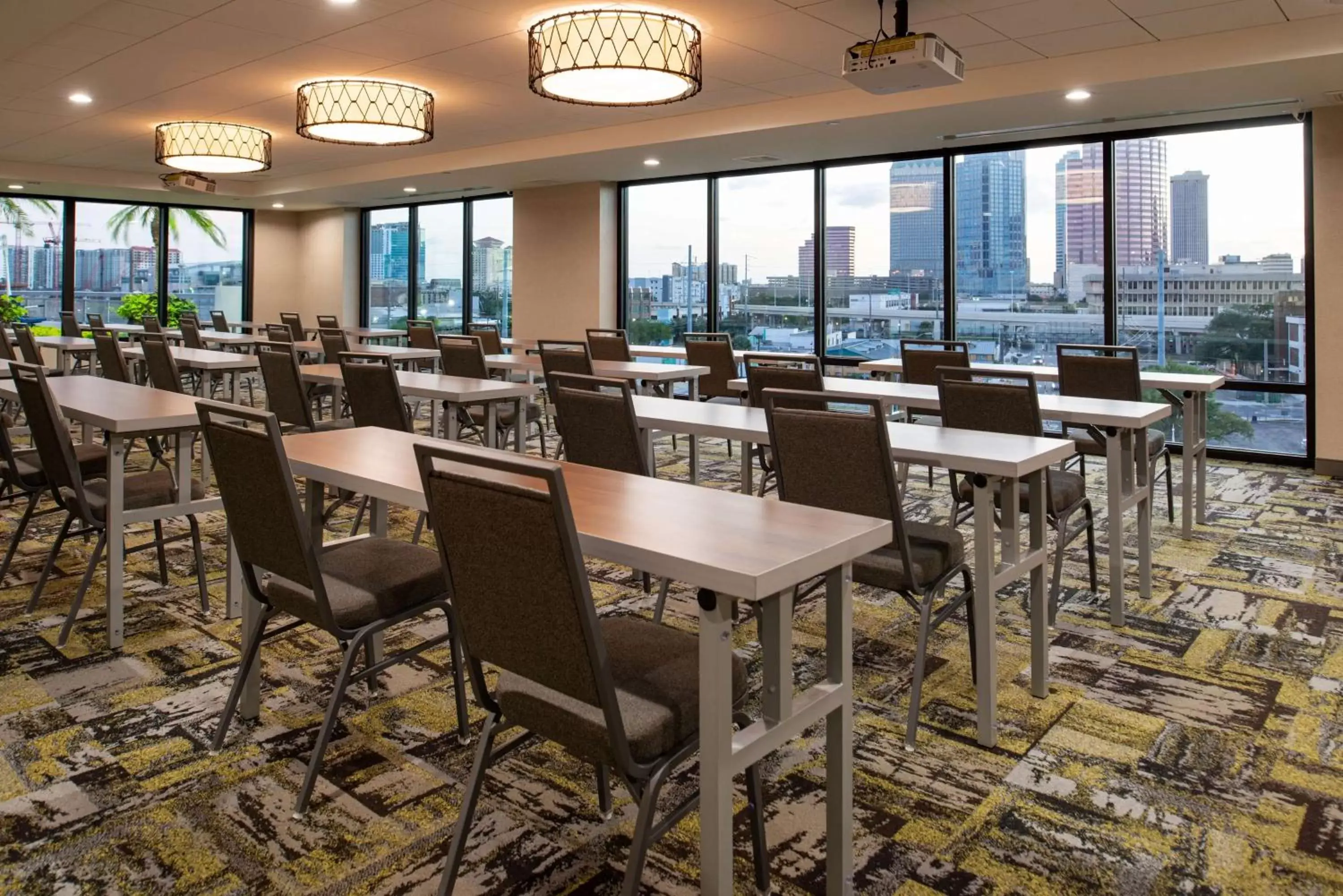 Meeting/conference room, Restaurant/Places to Eat in Hampton Inn Tampa Downtown Channel District