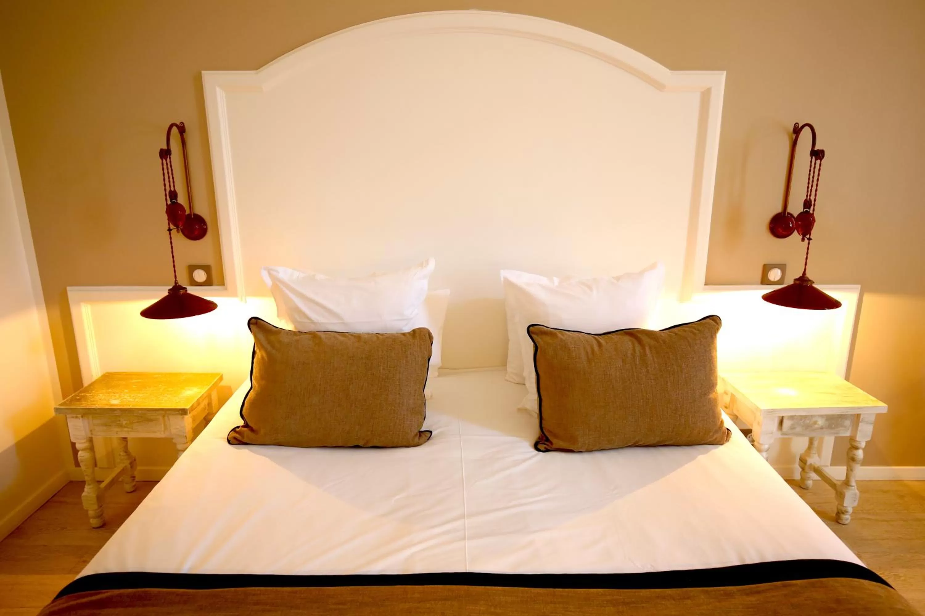 Bed in Hotel Royal Bon Repos