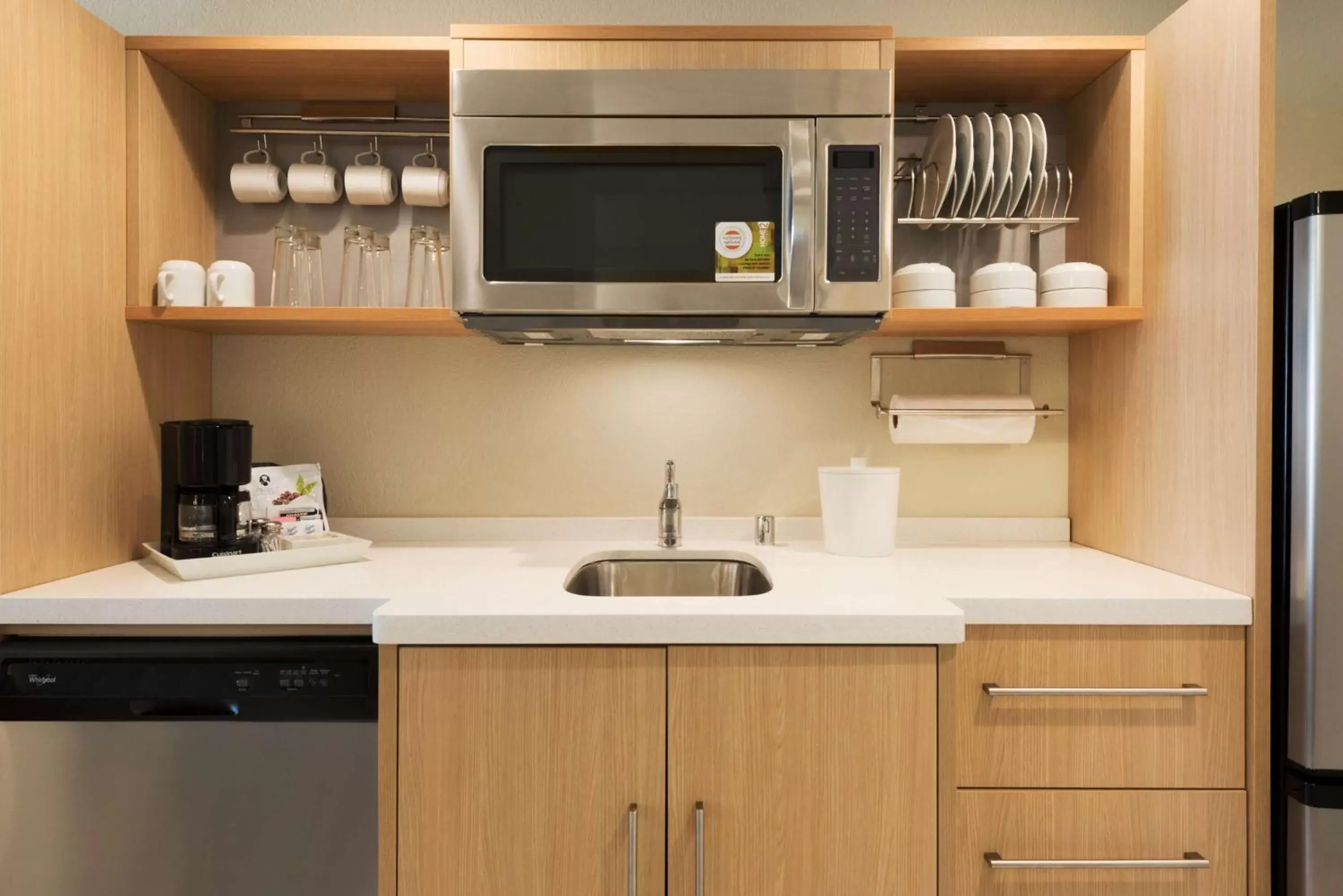 Kitchen or kitchenette, Kitchen/Kitchenette in Home2 Suites by Hilton Milwaukee Brookfield