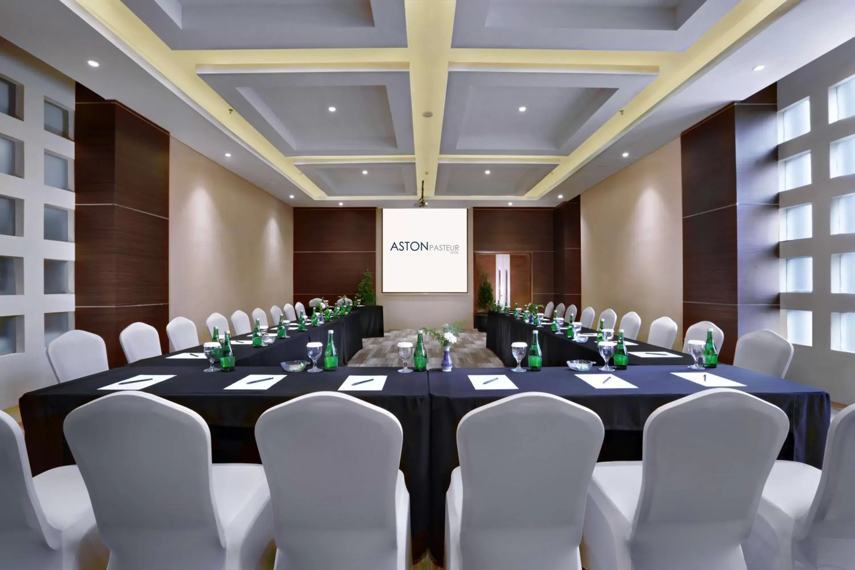 Meeting/conference room in ASTON Pasteur