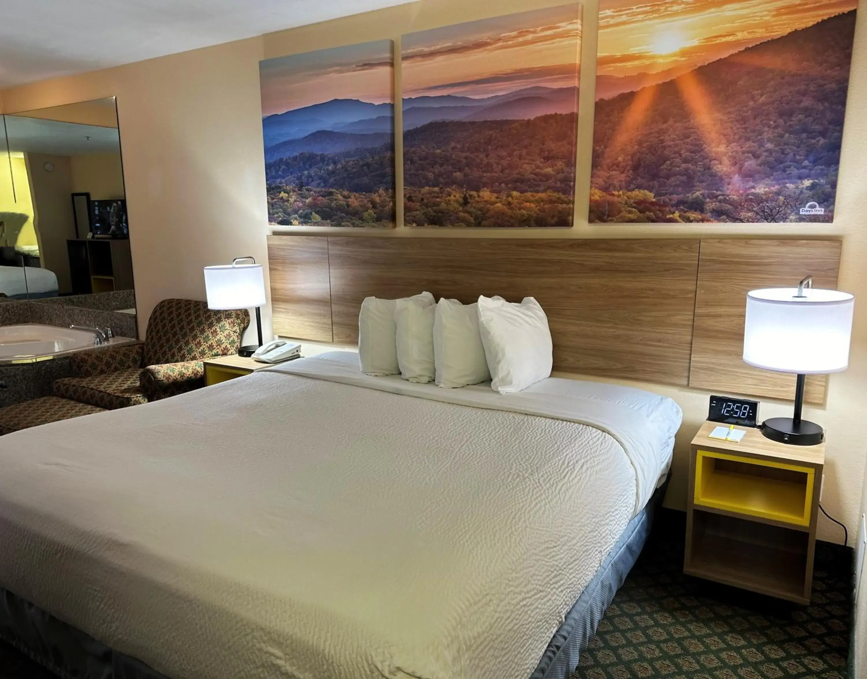 Bedroom, Bed in Days Inn & Suites by Wyndham Eunice