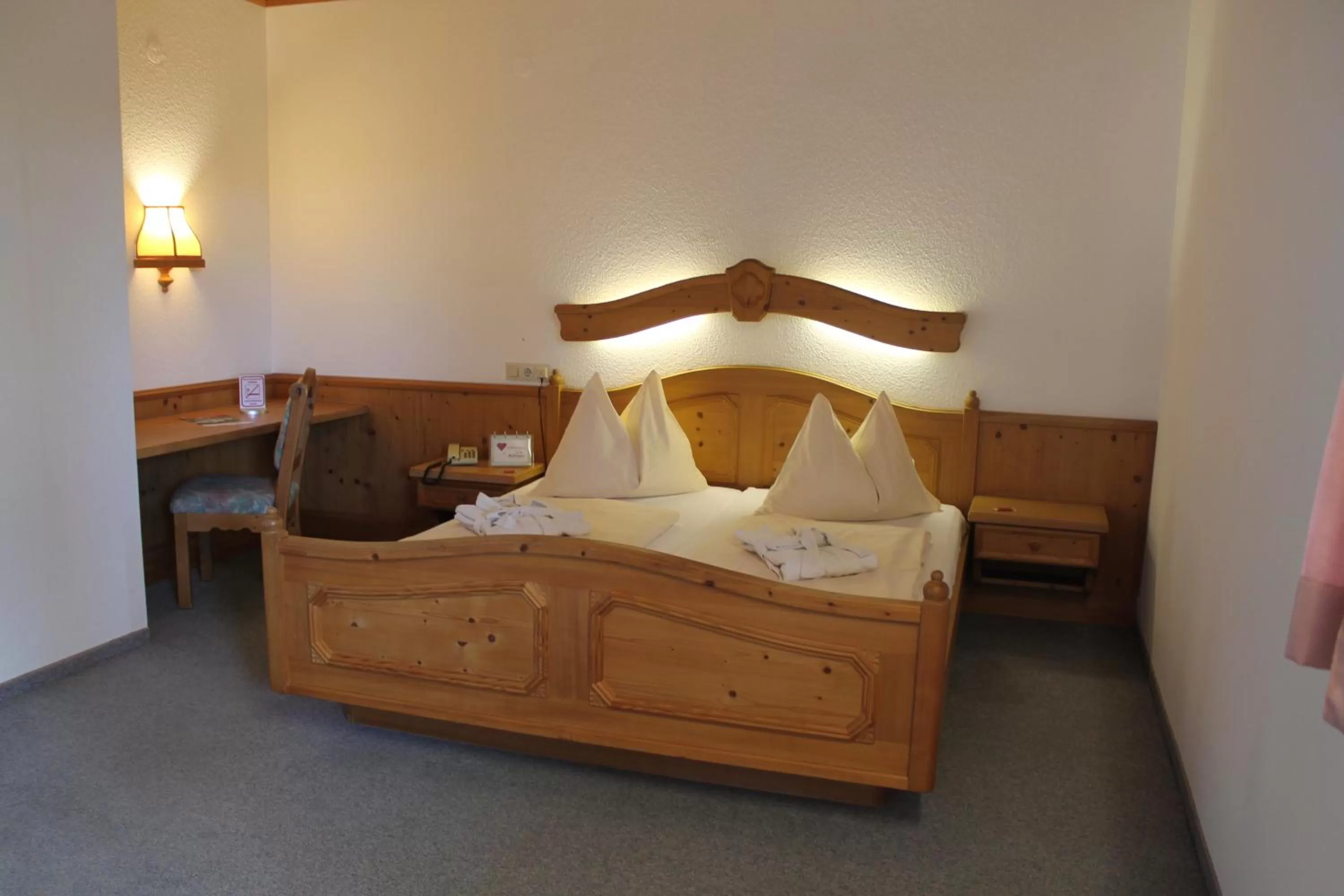 Photo of the whole room, Bed in Hotel Restaurant Schwartz