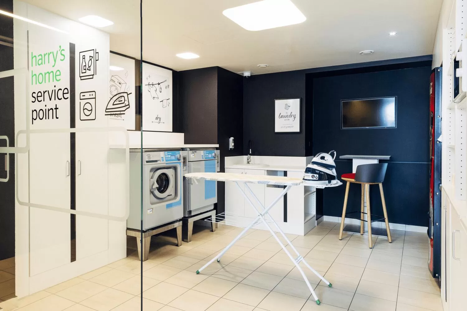 Kitchen or kitchenette in harry's home Linz-Urfahr hotel & apartments