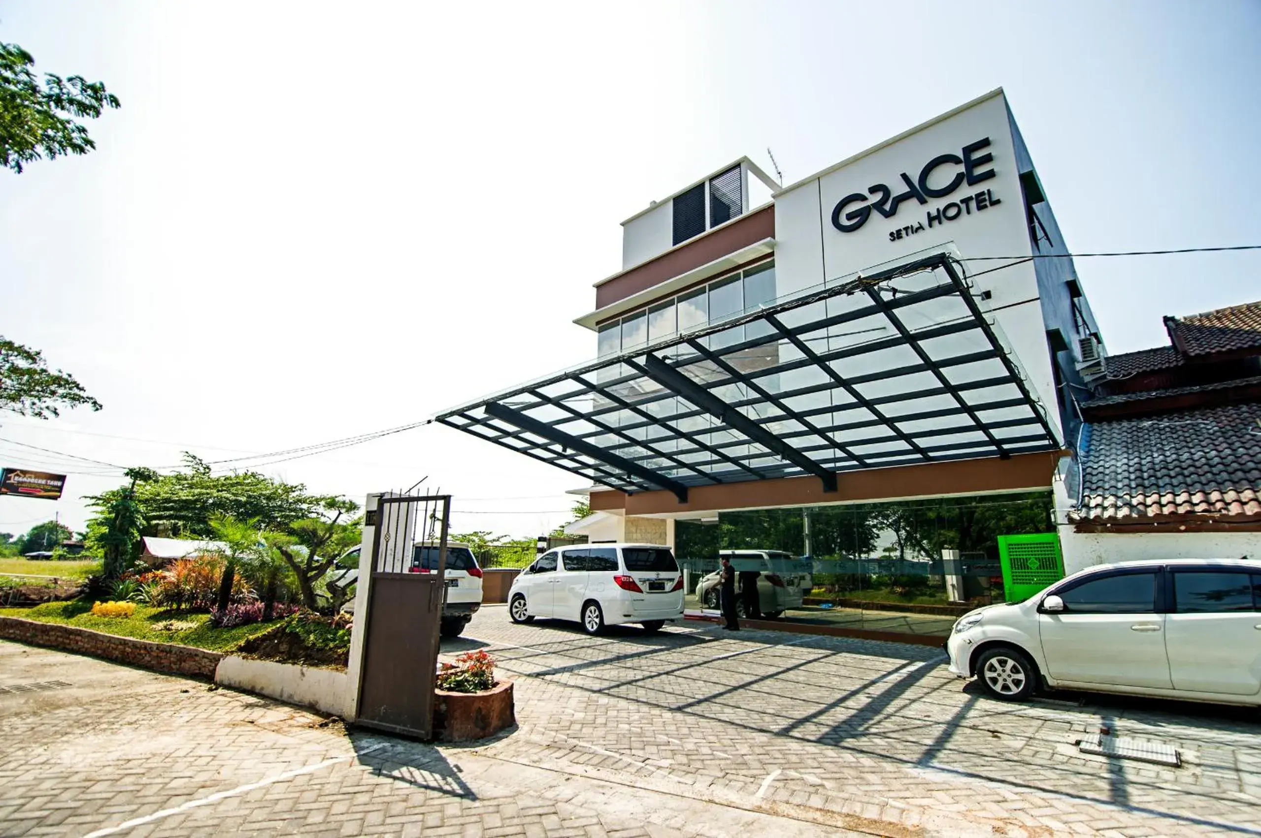 Facade/entrance, Property Building in Grace Setia Hotel