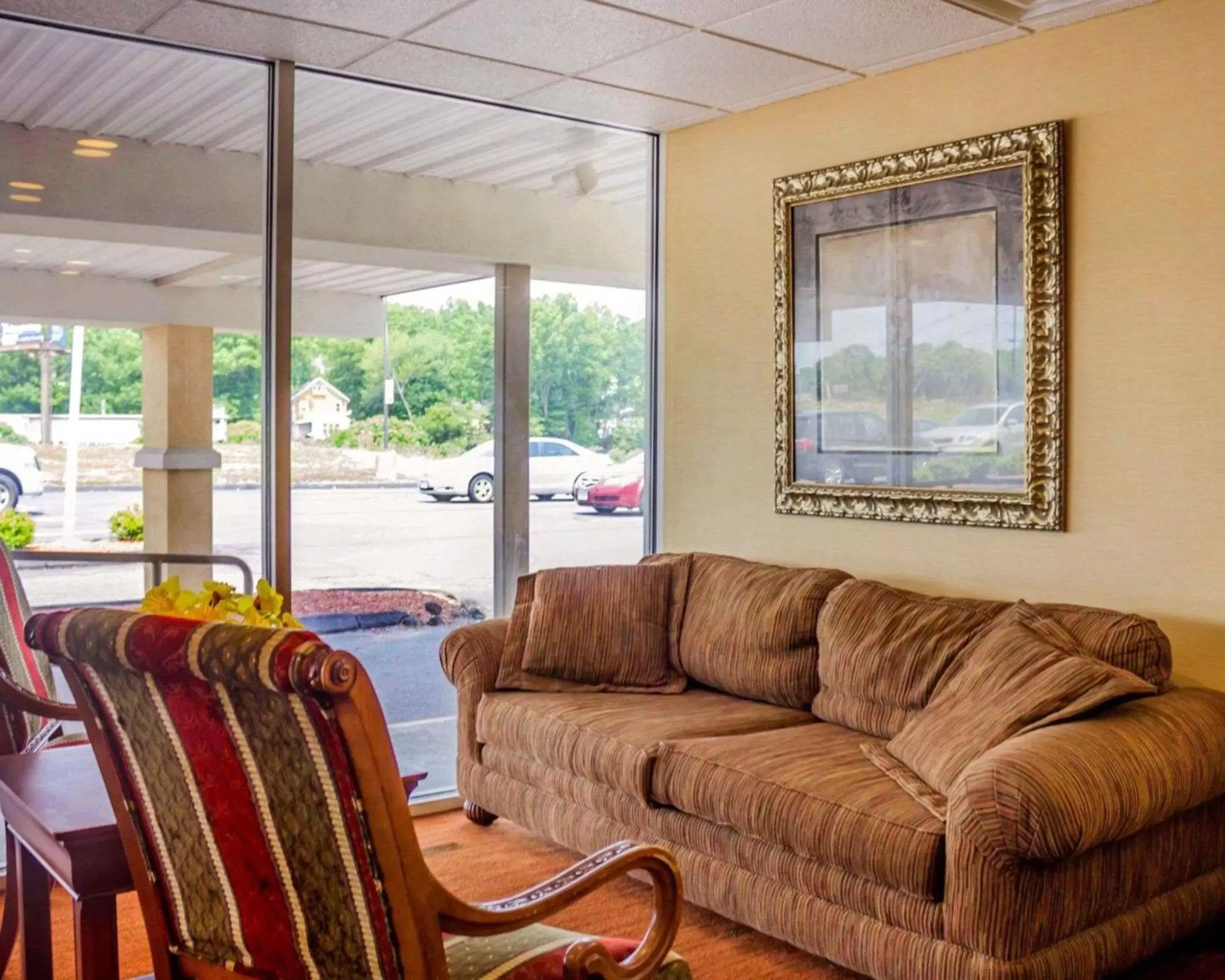 Lobby or reception, Seating Area in Quality Inn Waterbury