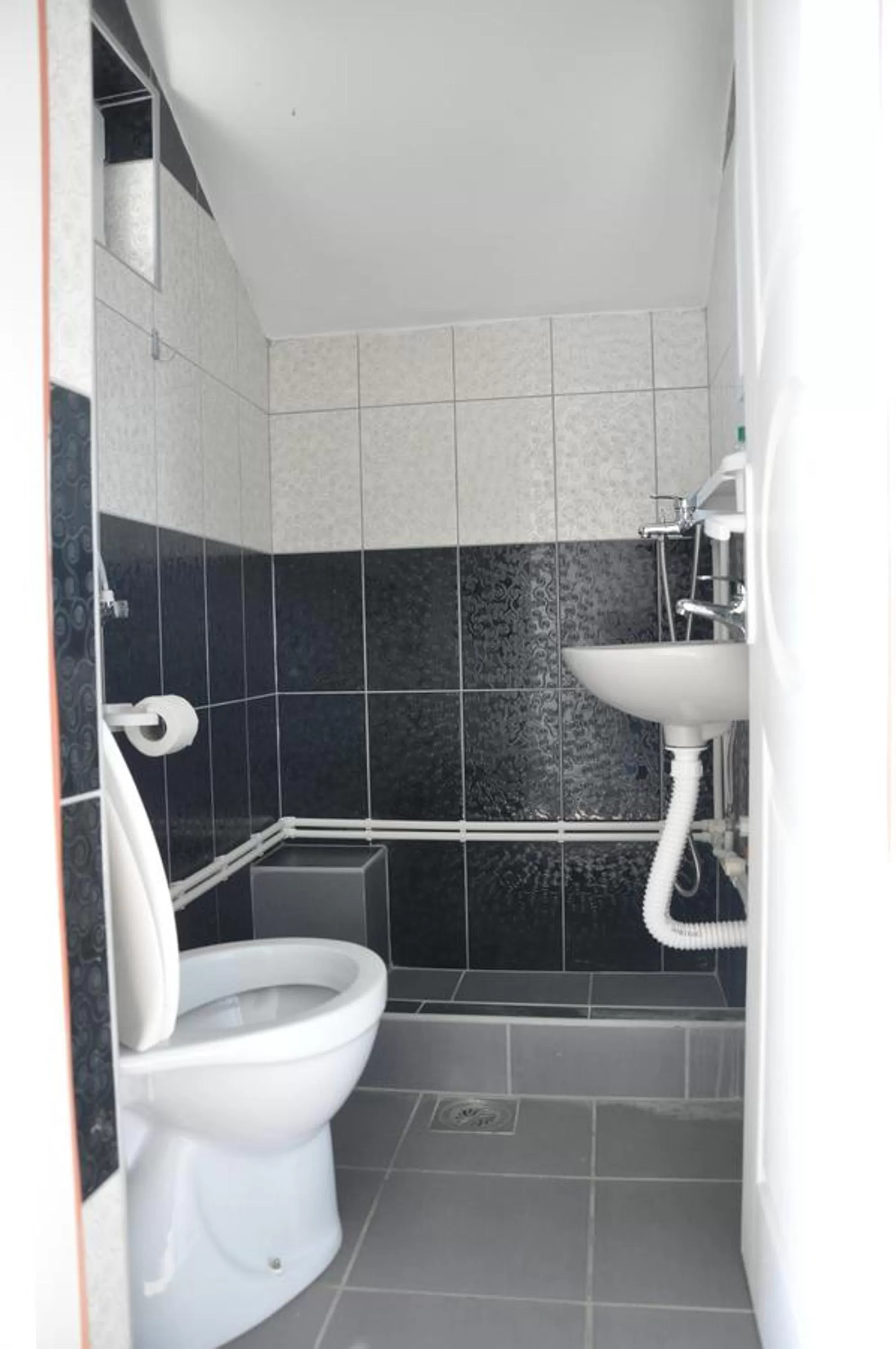 Pets, Bathroom in Prenociste H2O