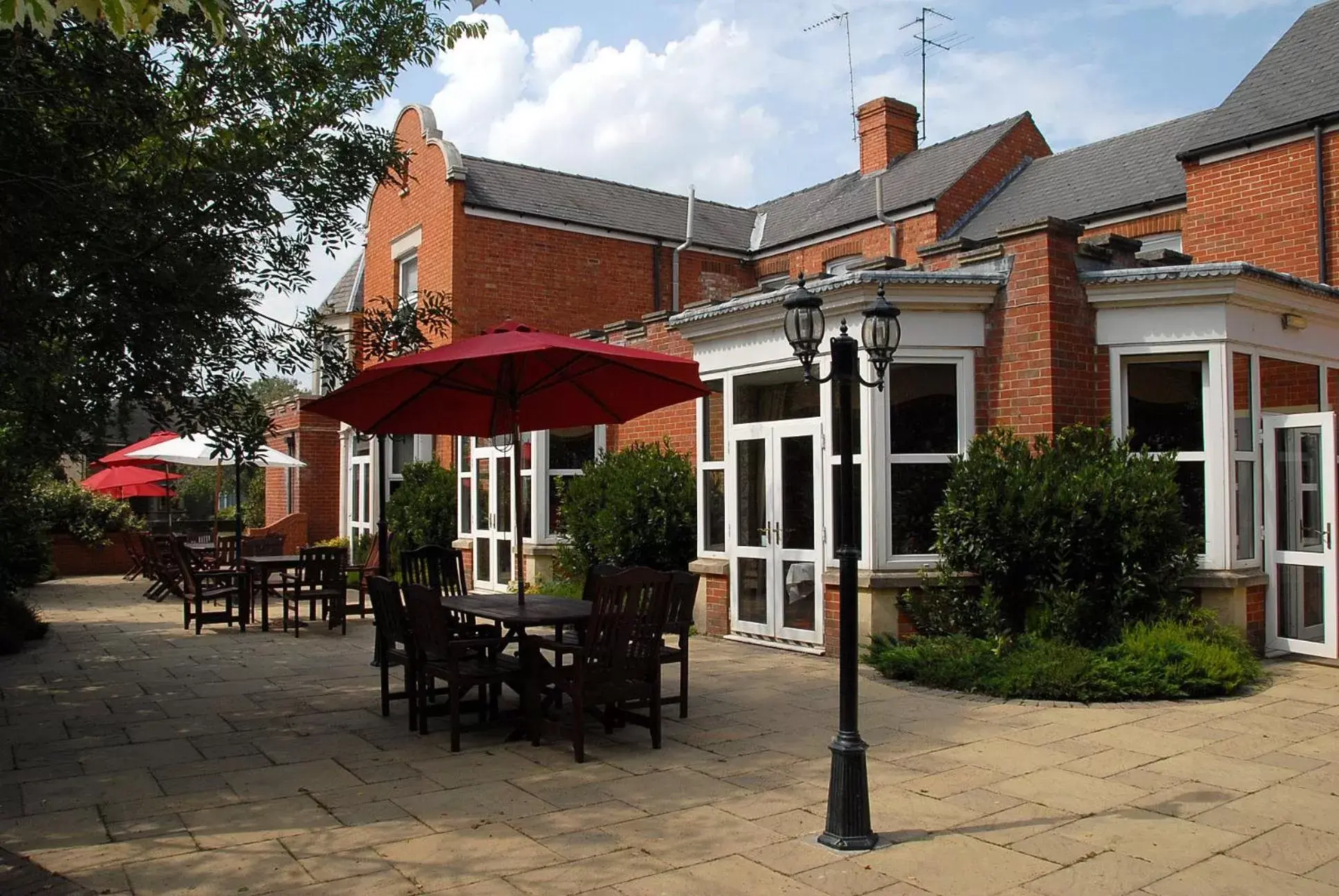 Patio, Property Building in Woodlands Hotel